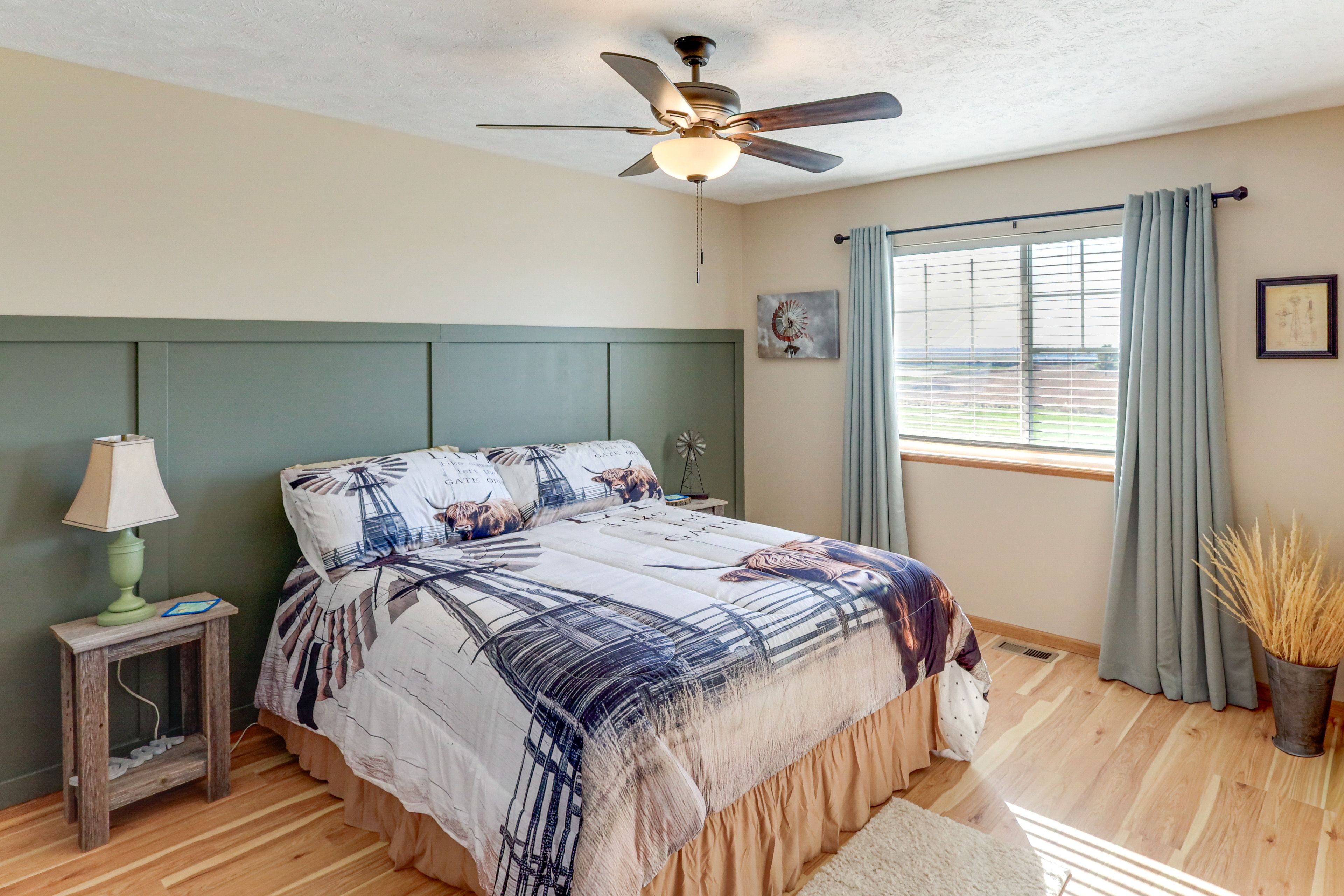 Bedroom 2 | 2nd Floor | Queen Bed