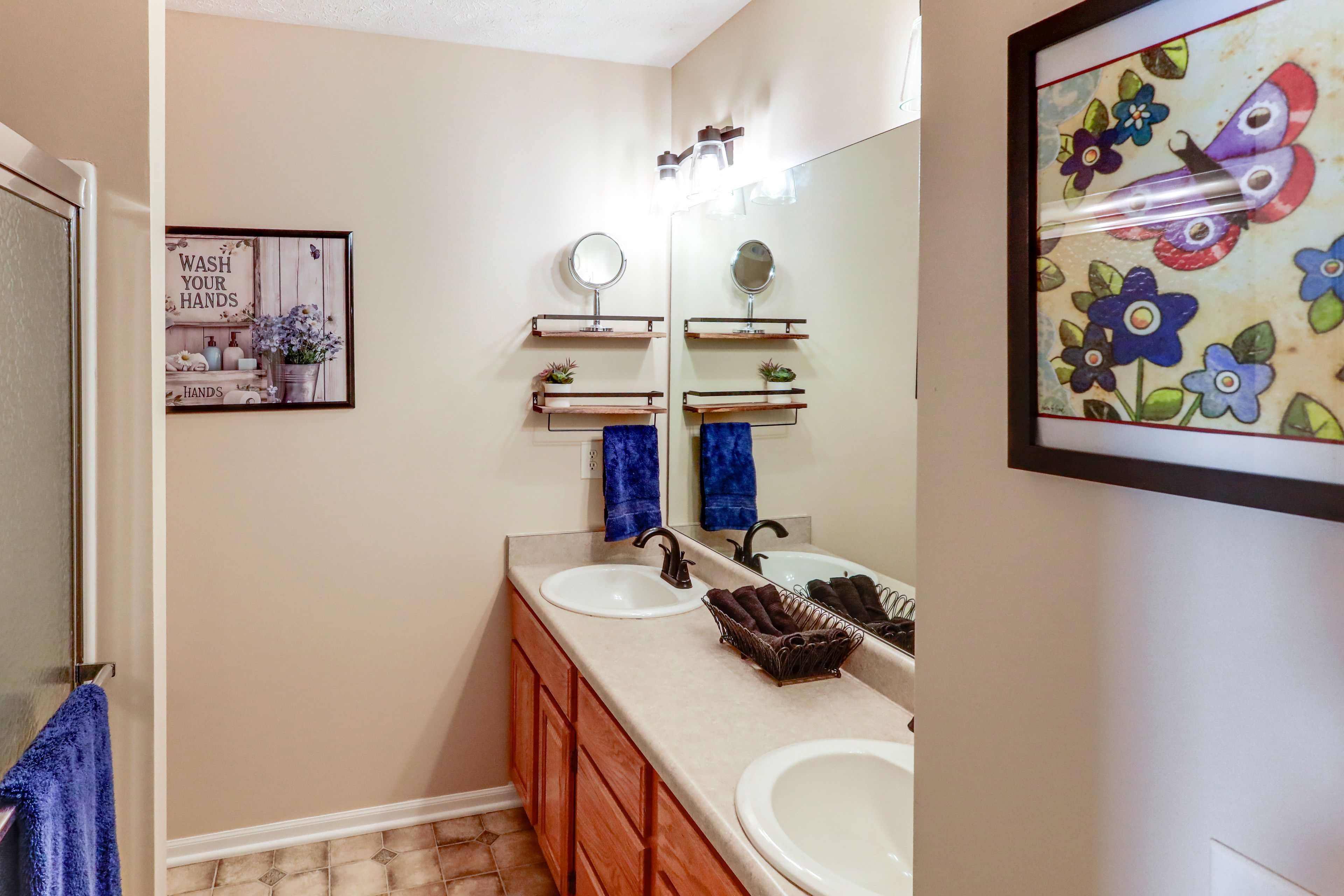 Full Bathroom | 2nd Floor