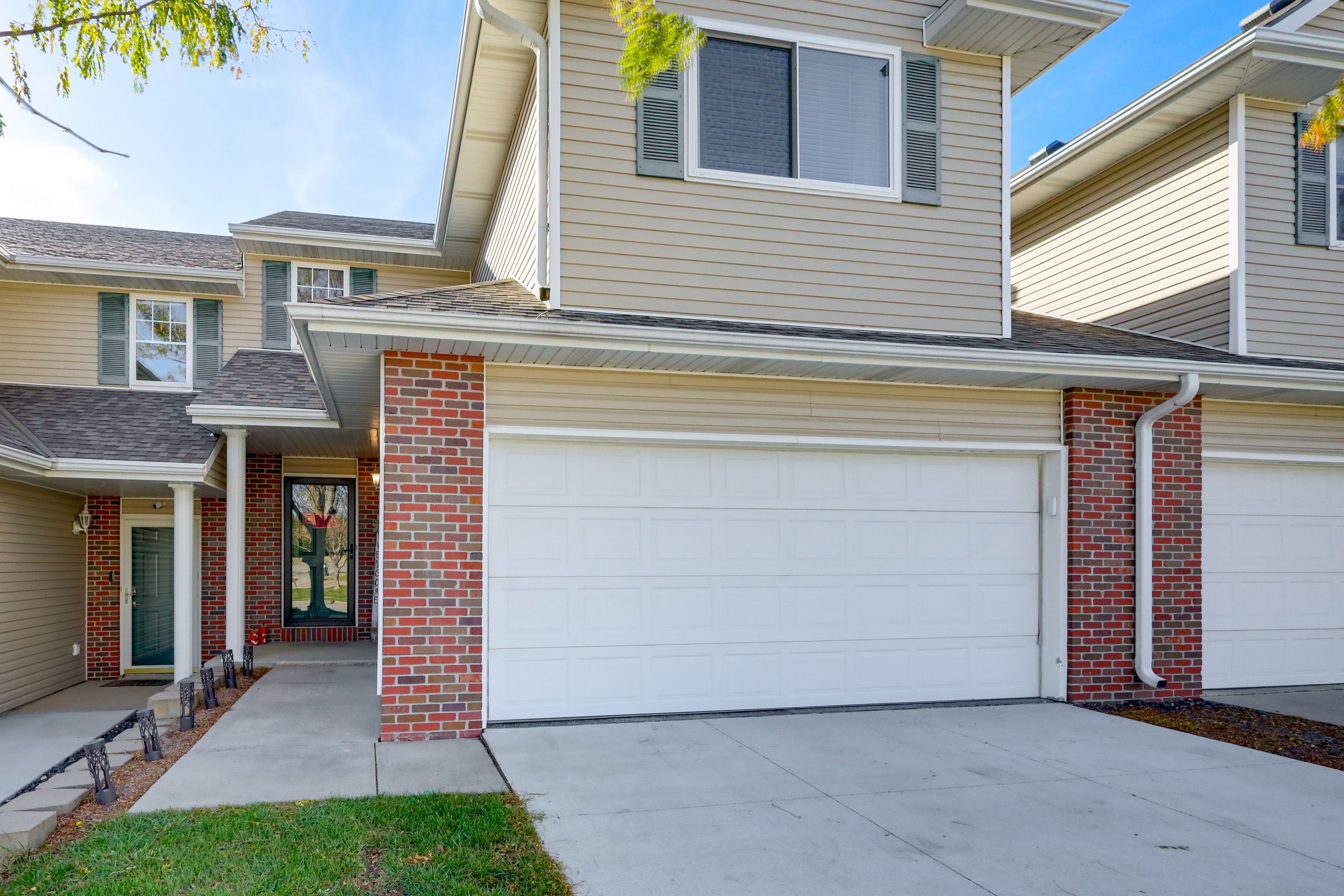 Exterior | Parking | Garage (2 Vehicles) | Driveway (2 Vehicles)