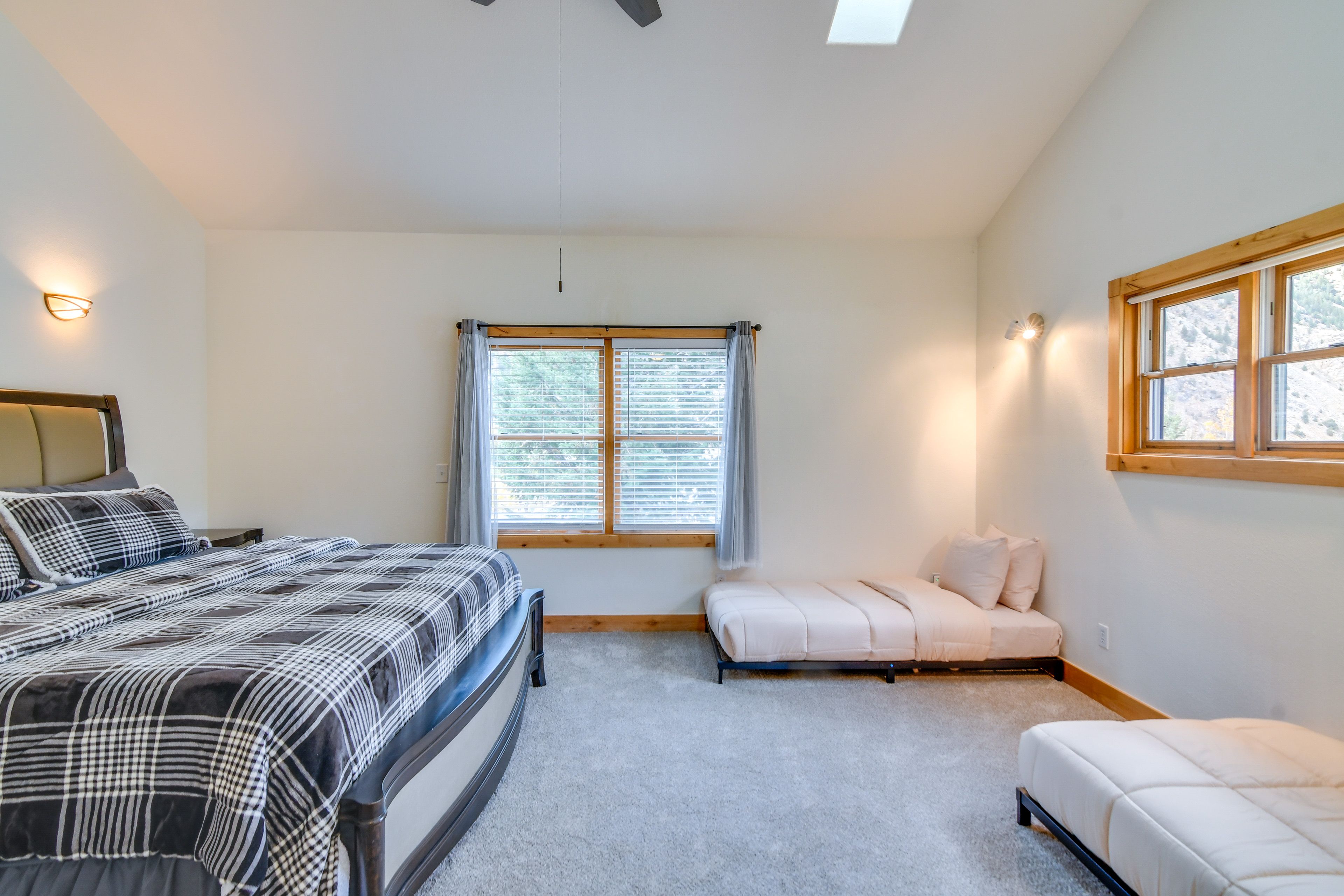 Bedroom 1 | King Bed | 2 Twin Beds | Upper Level