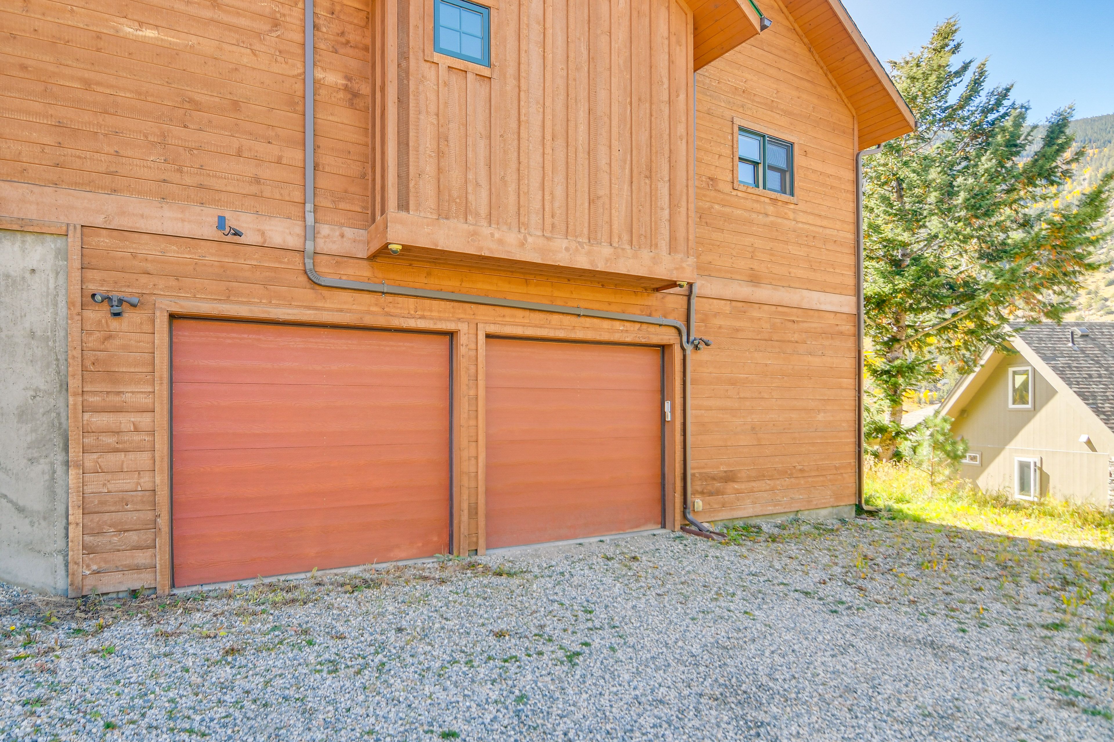 Parking | Garage (1 Vehicle) | Driveway (3 Vehicles) | Addt'l Space (1 Vehicle)