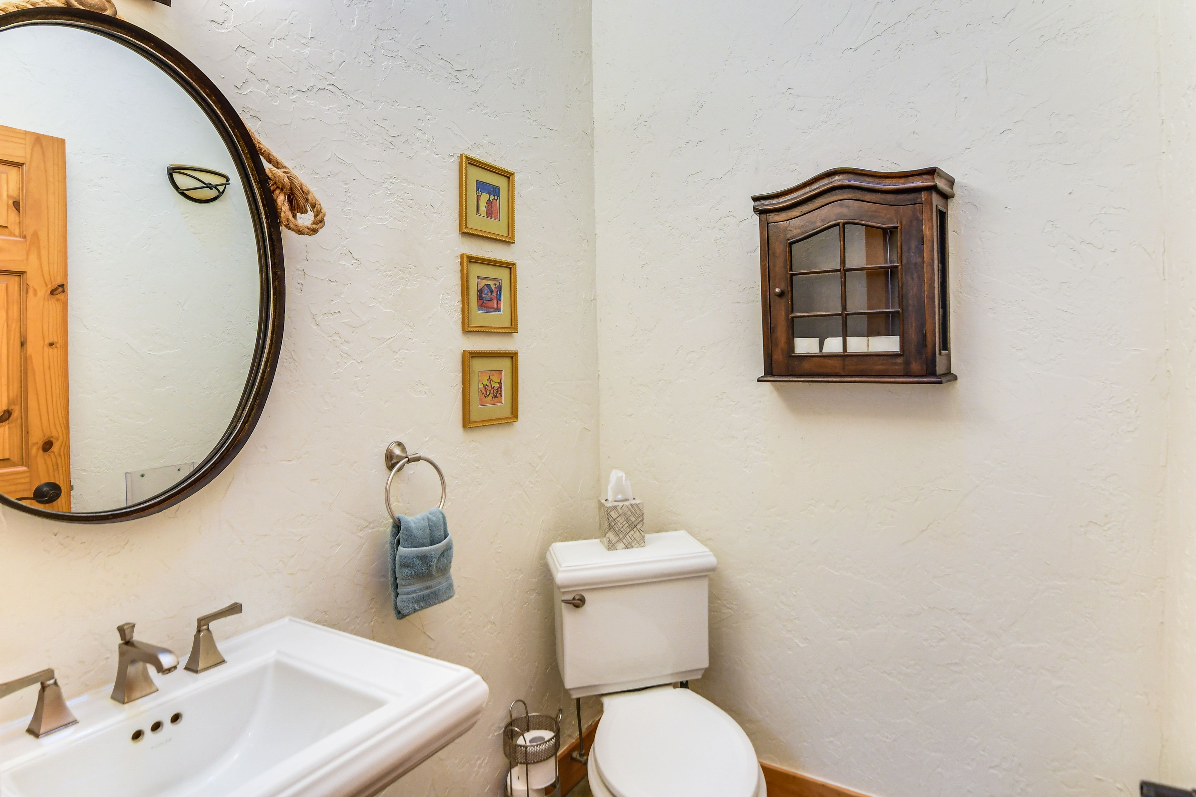 Half Bathroom | Main Level