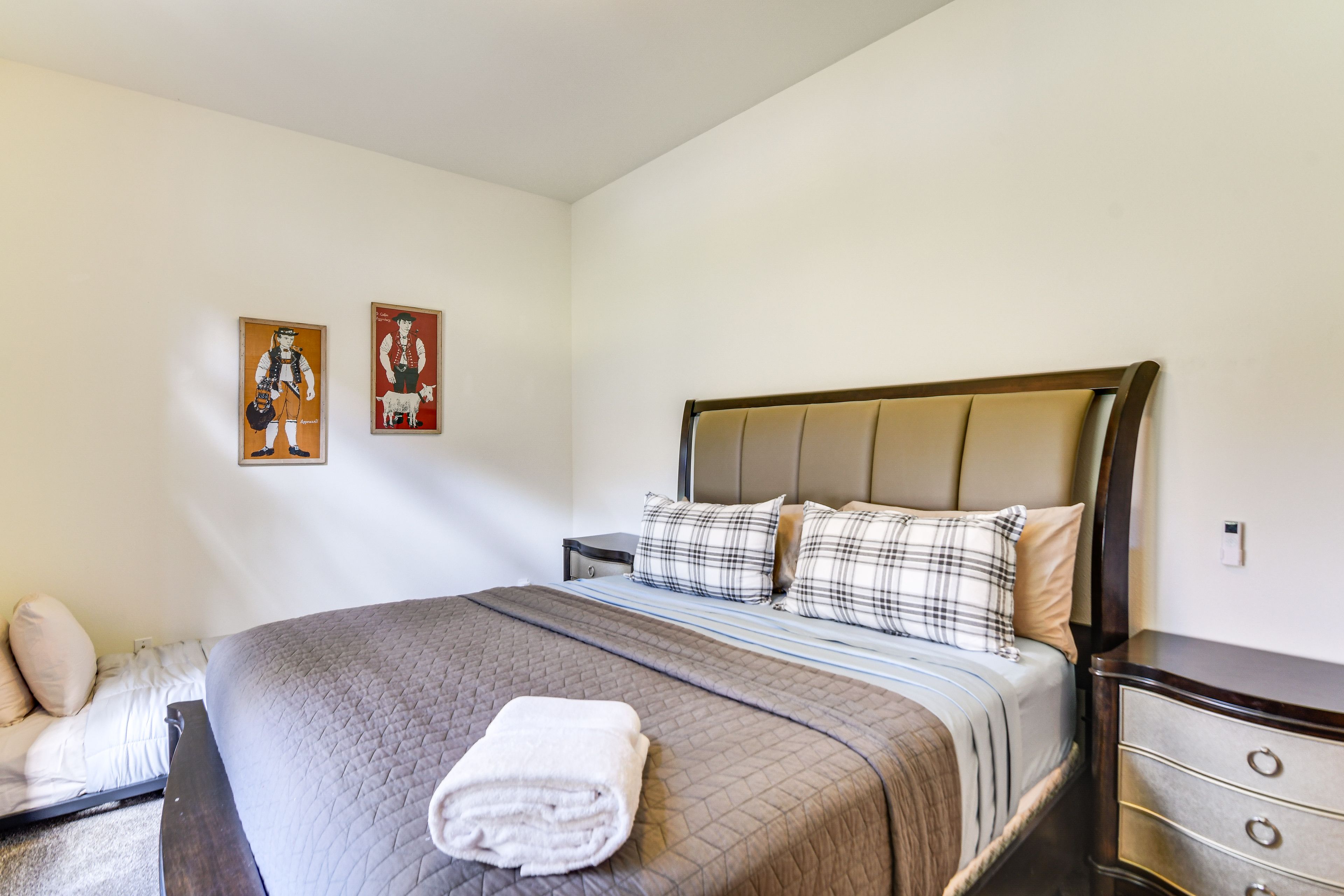 Bedroom 3 | King Bed | Twin Bed | Lower Level