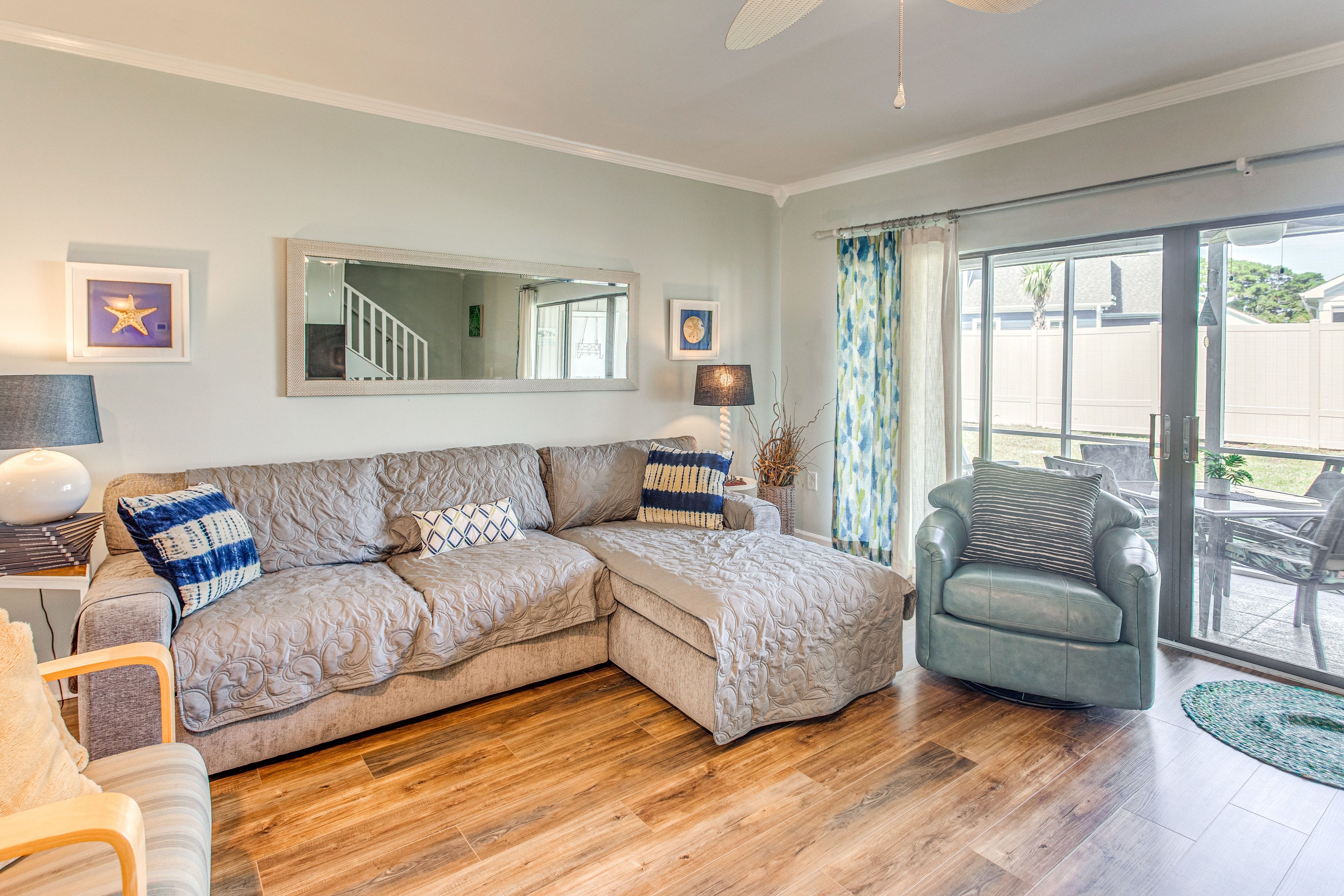 Living Room | 1st Floor | Smart TV | Free WiFi