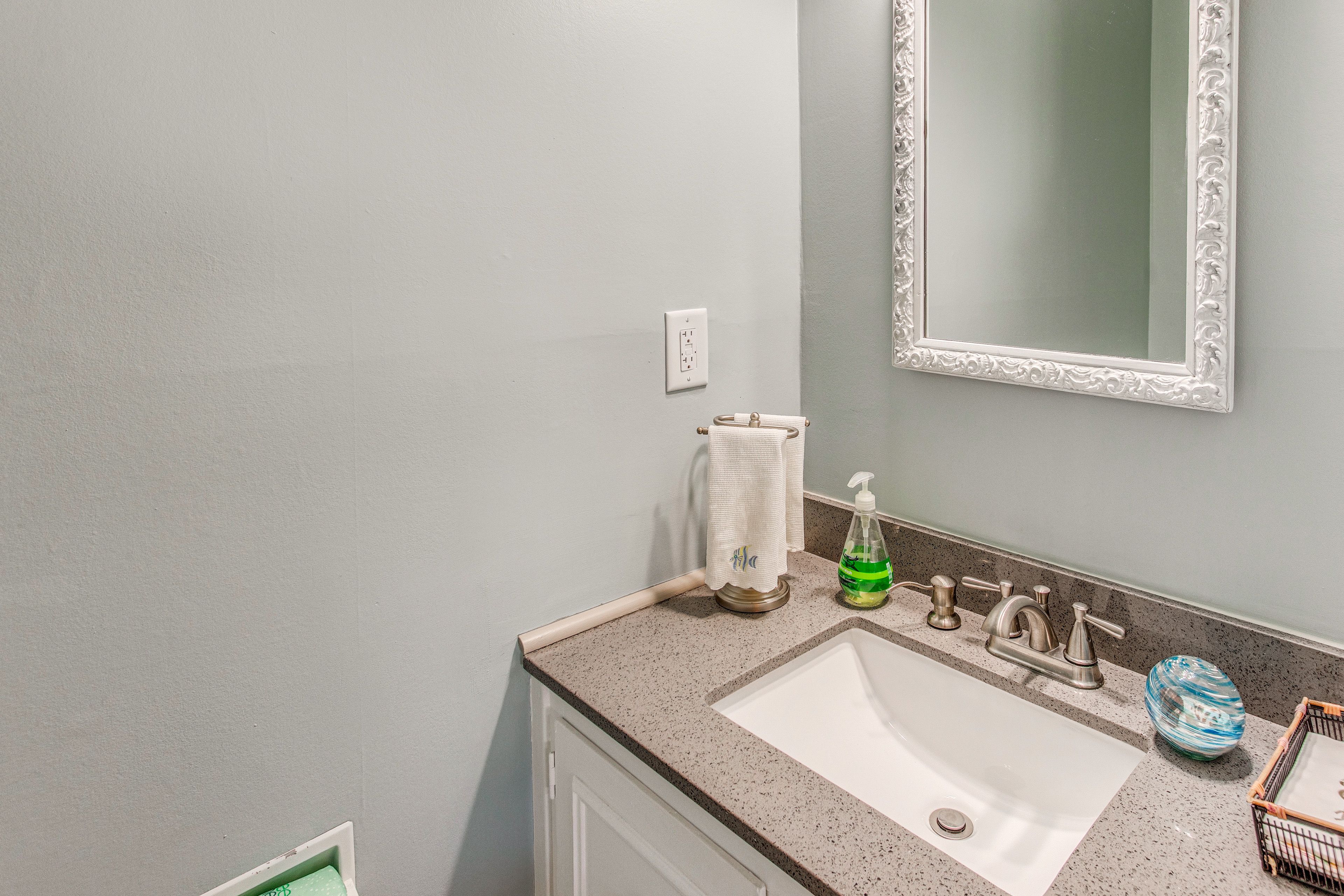 Half Bathroom | 1st Floor