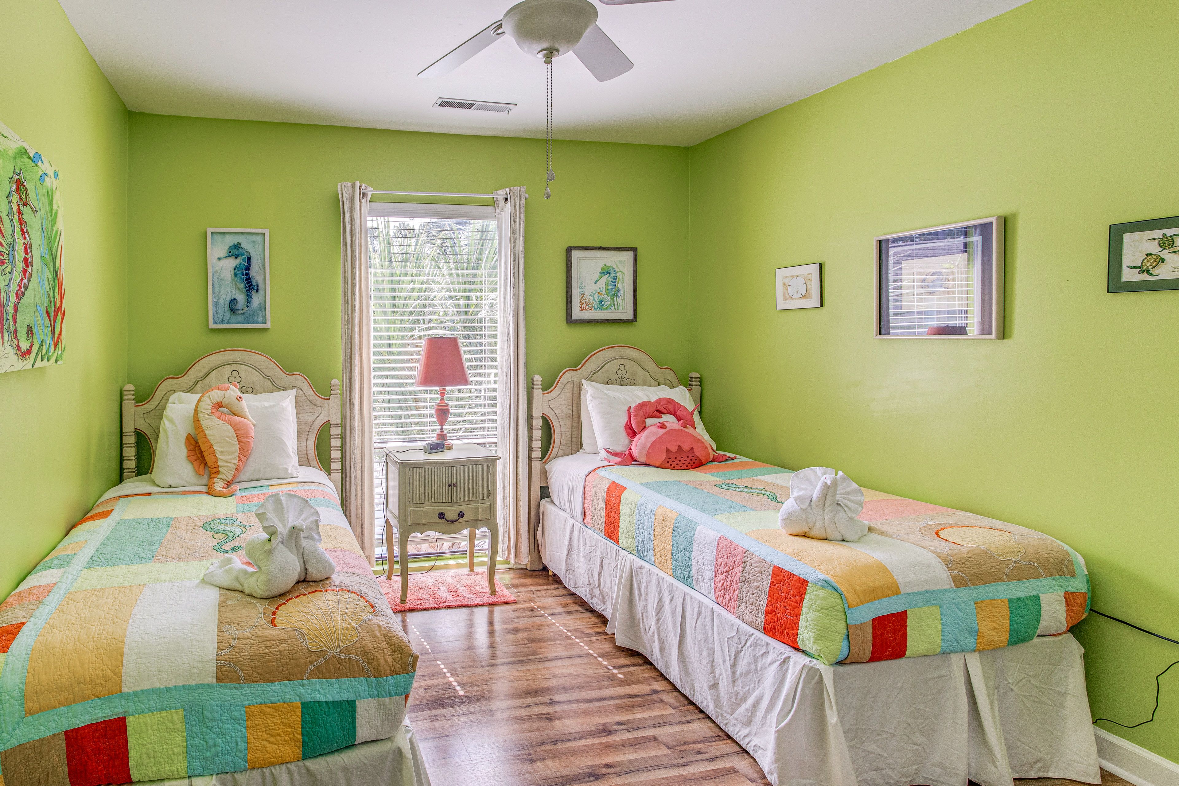 Bedroom 3 | 2nd Floor | 2 Twin Beds | Smart TV