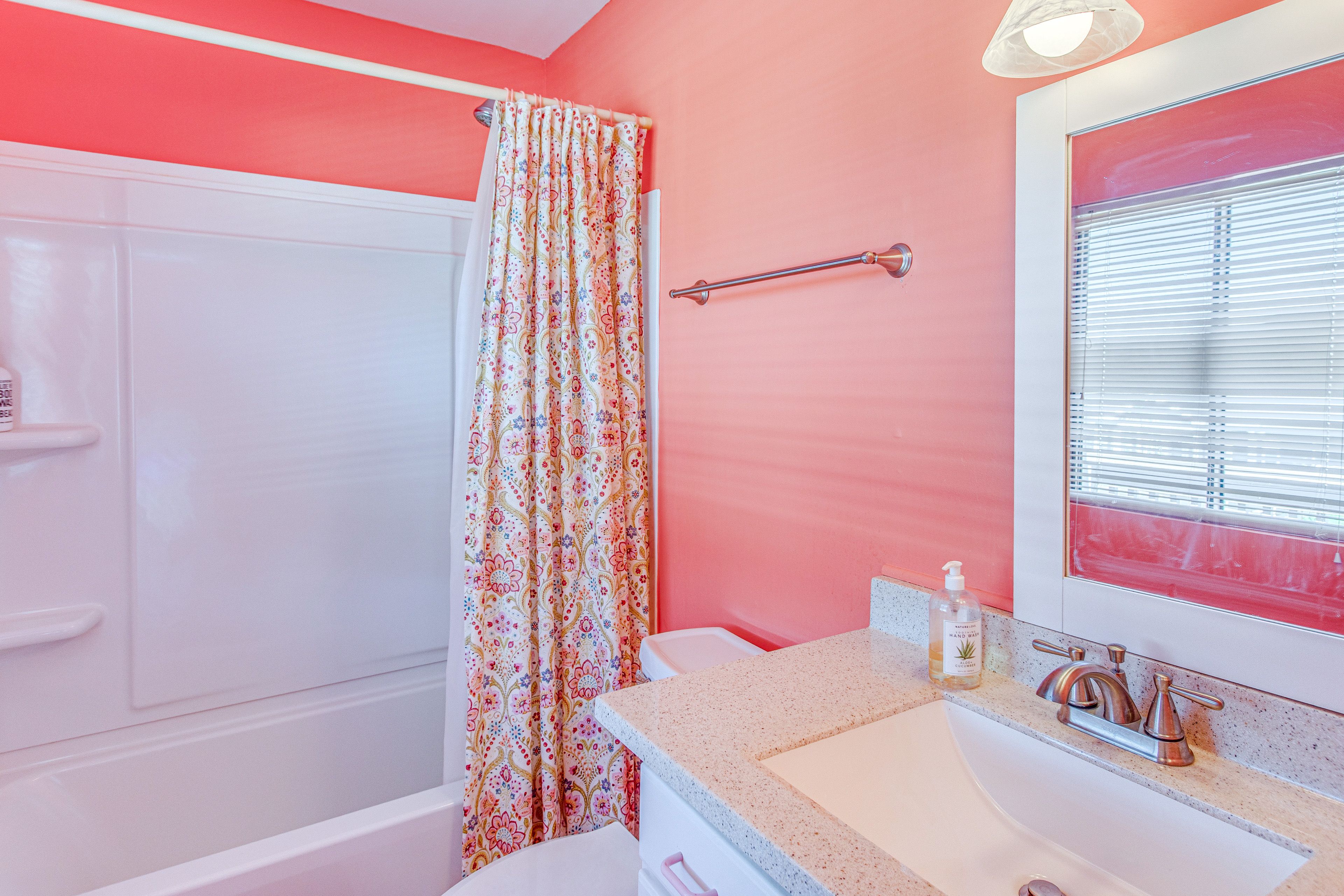 En-Suite Bathroom | 2nd Floor | Towels Provided