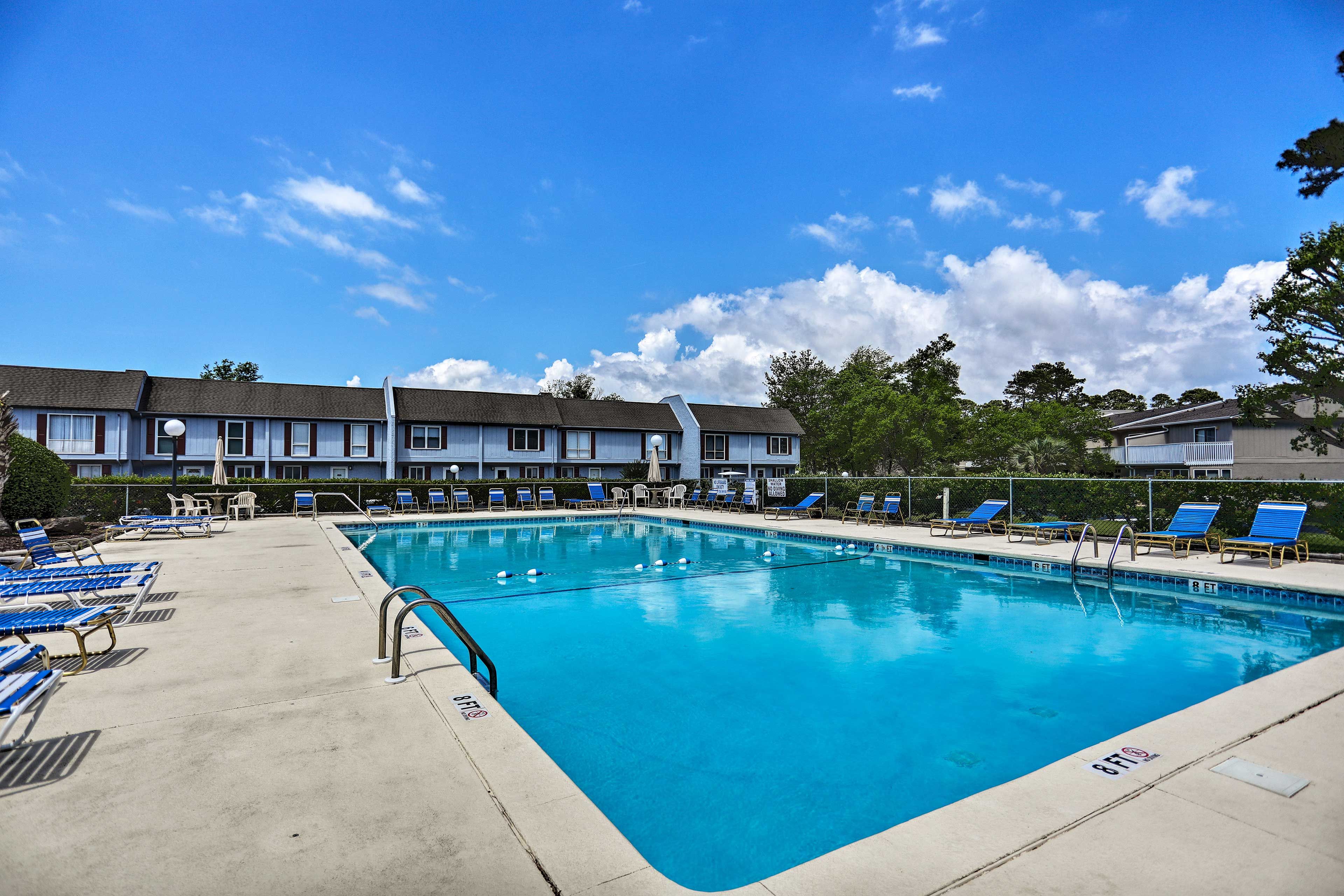 Robbers Roost Villas | Community Amenities | Seasonal Outdoor Pool