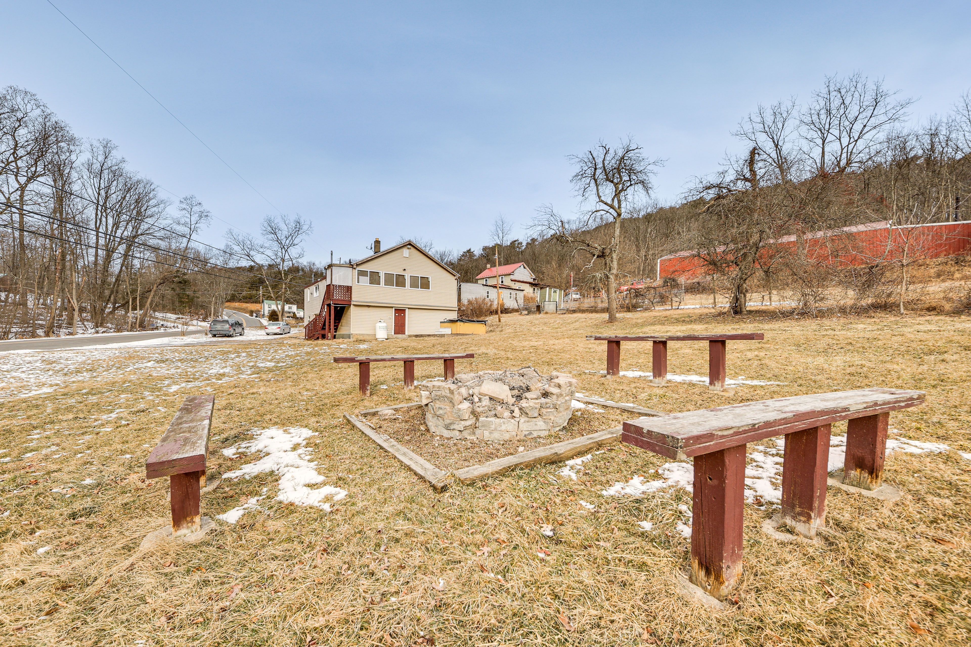 Danville Vacation Rental | 6BR | 2BA | 1,760 Sq Ft | Stairs Required