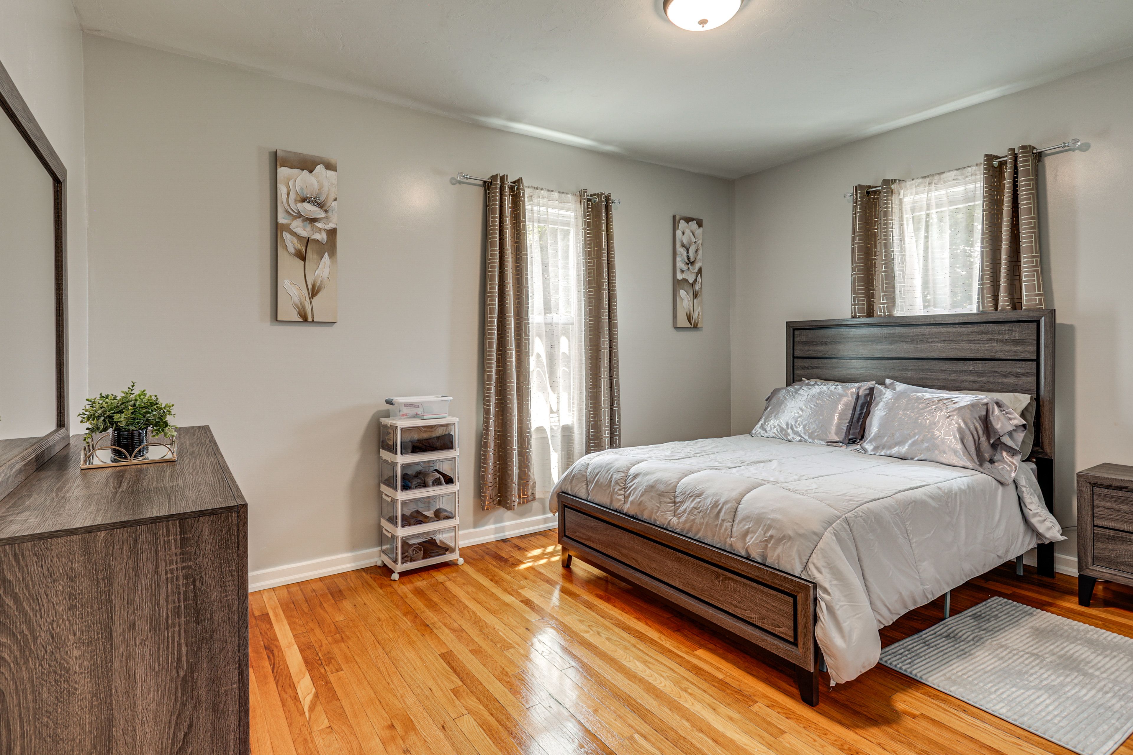 Bedroom 1 | Queen Bed | Smart TV | 2nd Floor