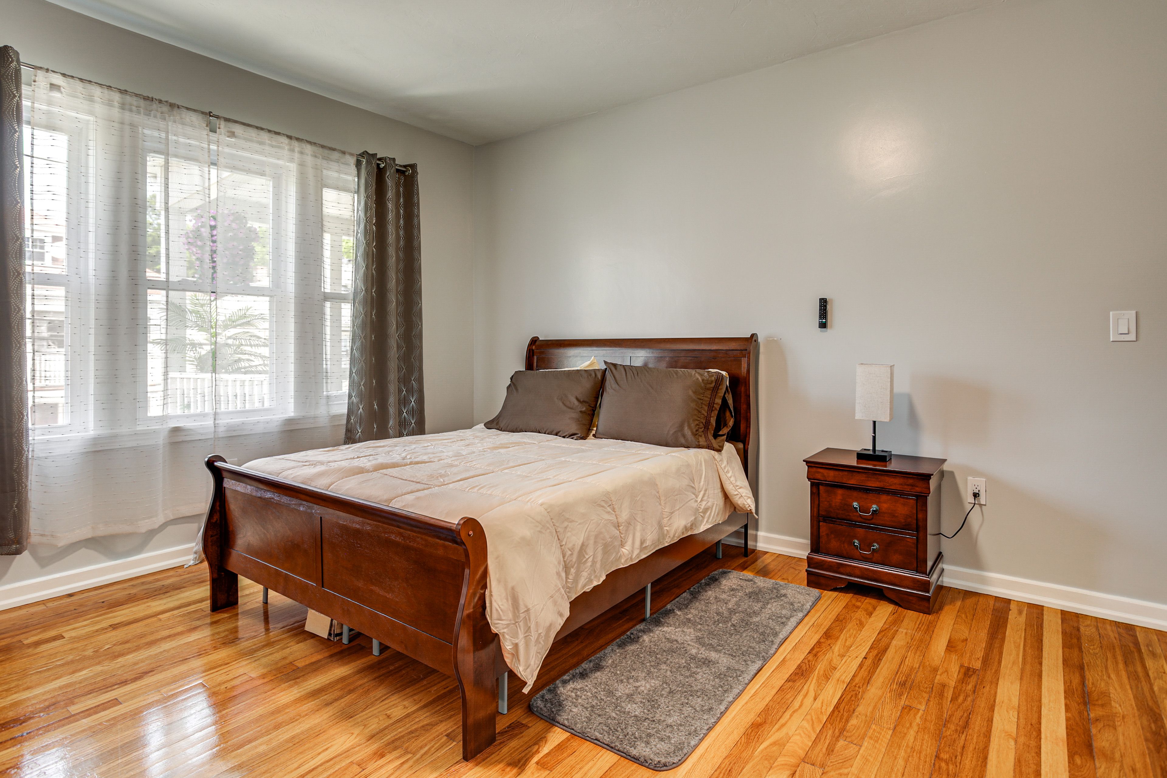 Bedroom 5 | Queen Bed | 1st Floor