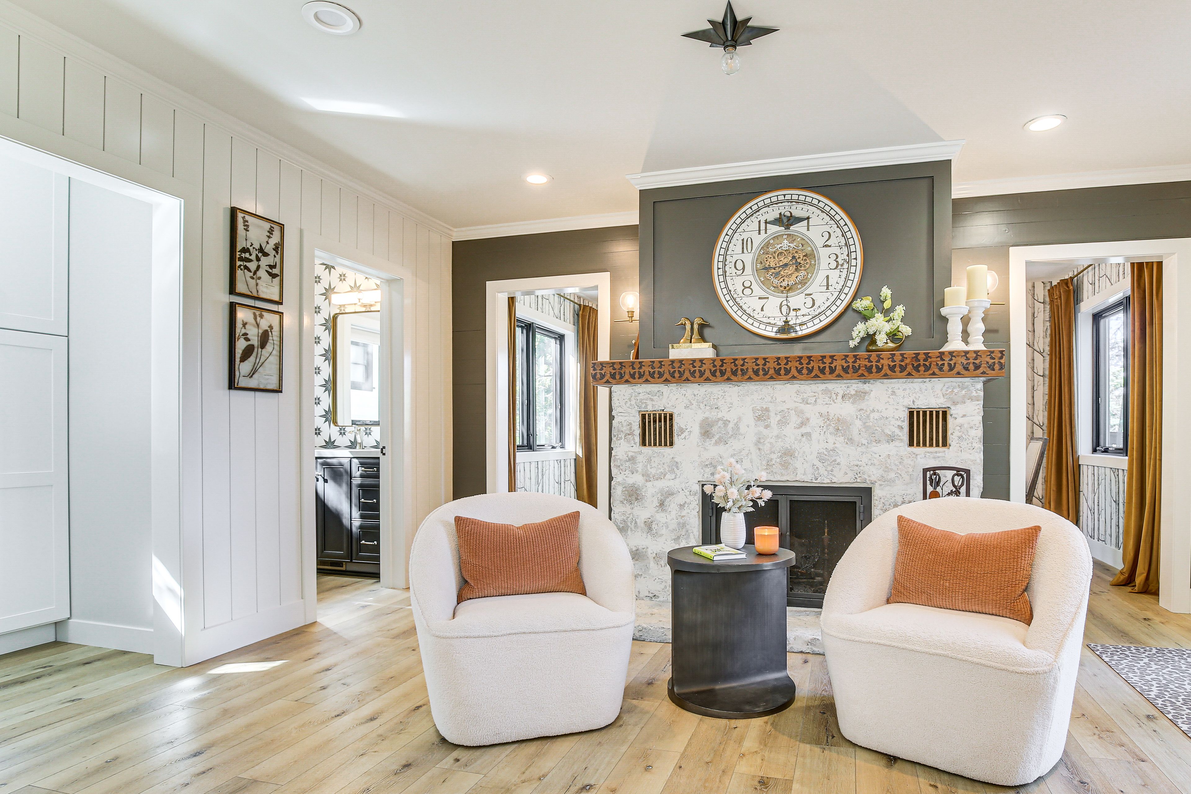 Sitting Area | Fireplace | 1st Floor