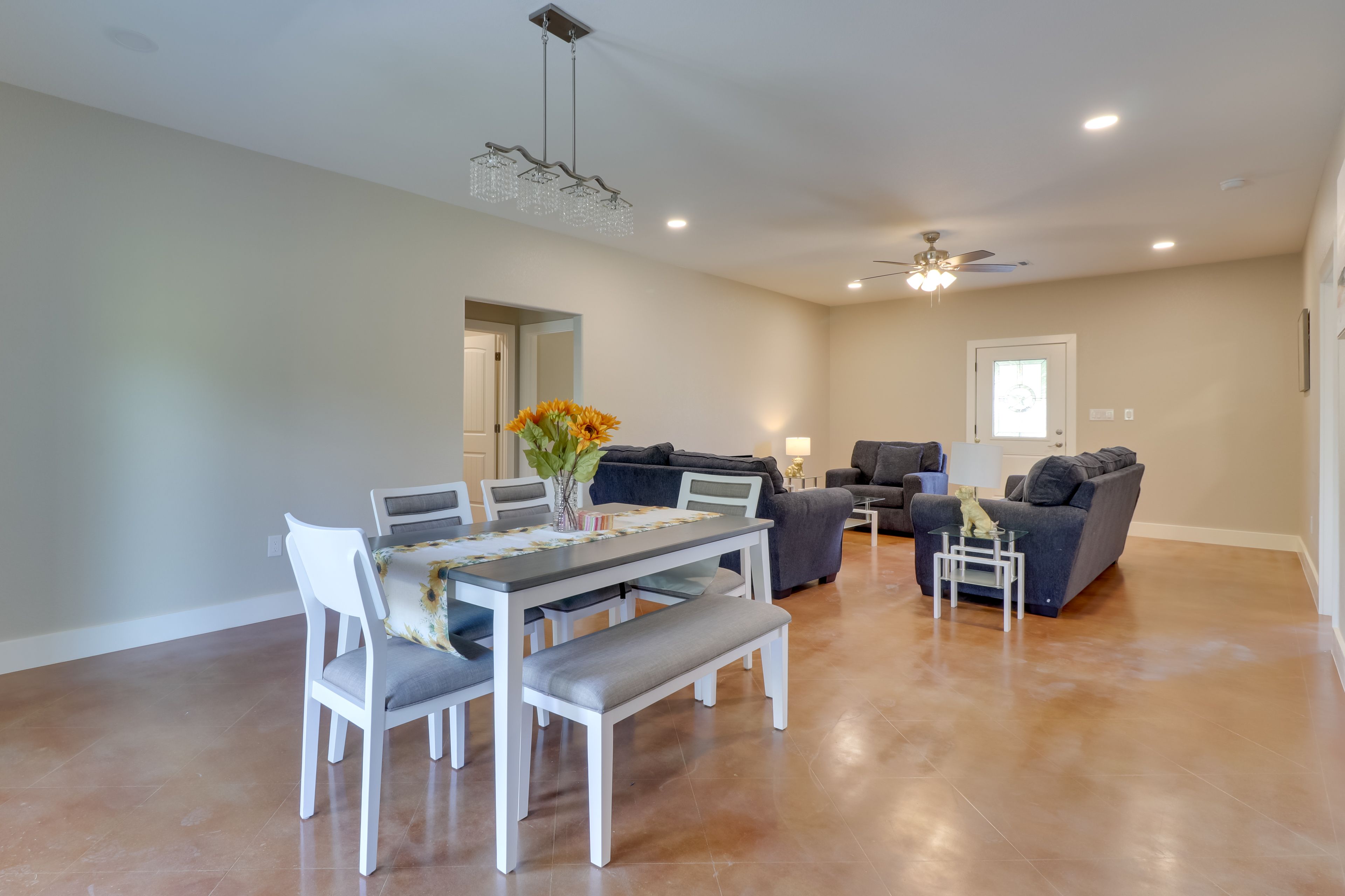 Dining Area | Central A/C