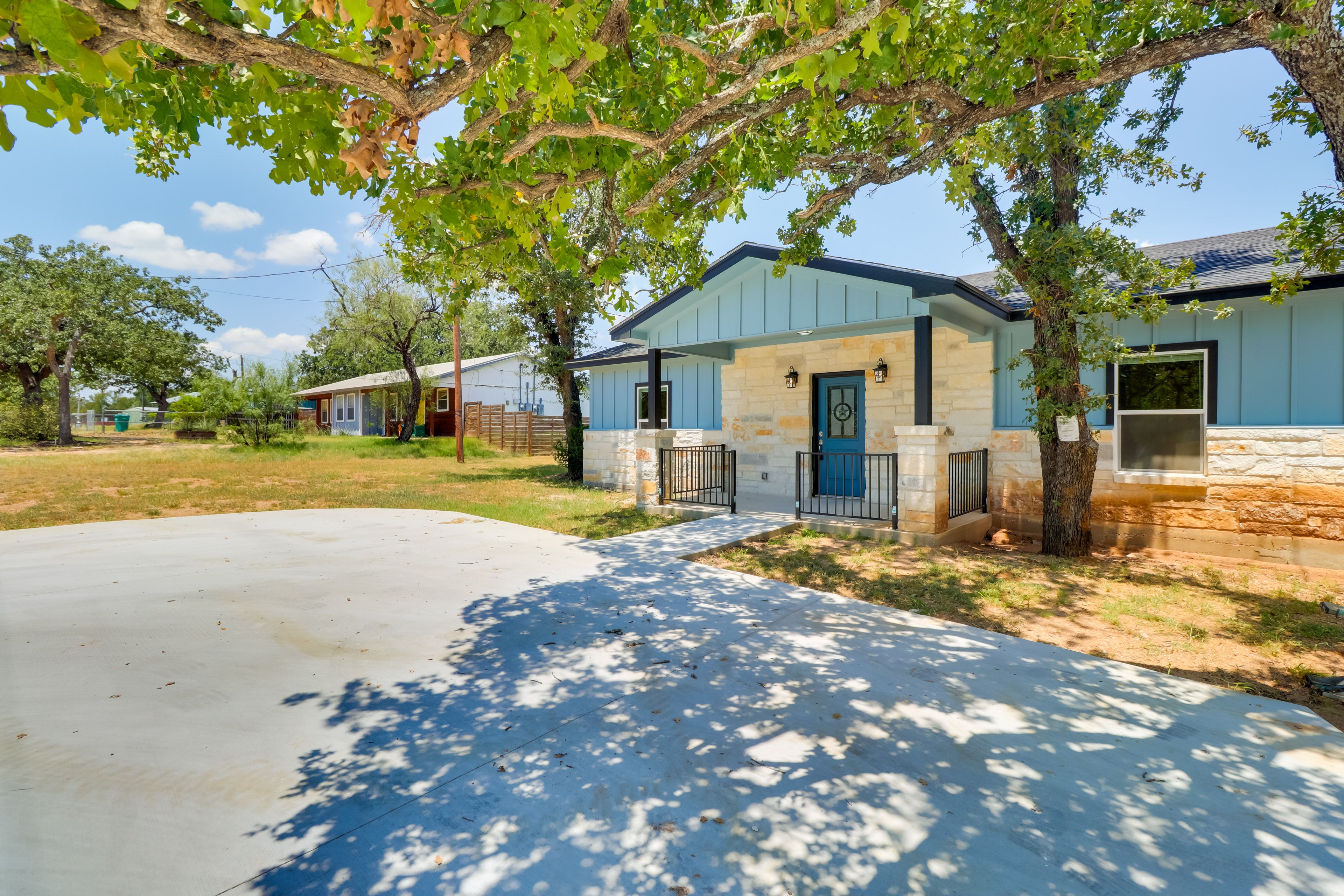 Parking | Driveway (3 Vehicles)