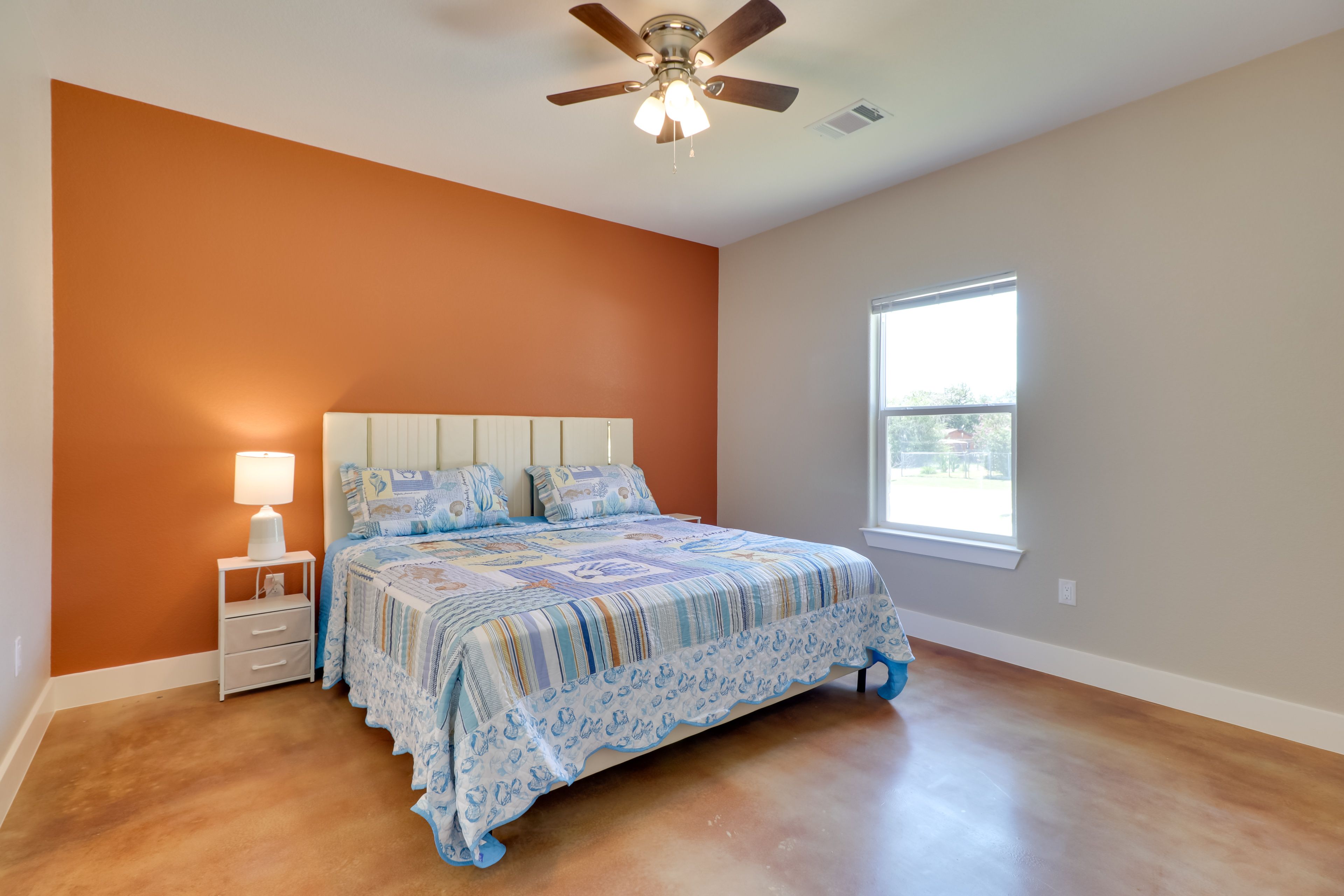 Bedroom 1 | Queen Bed