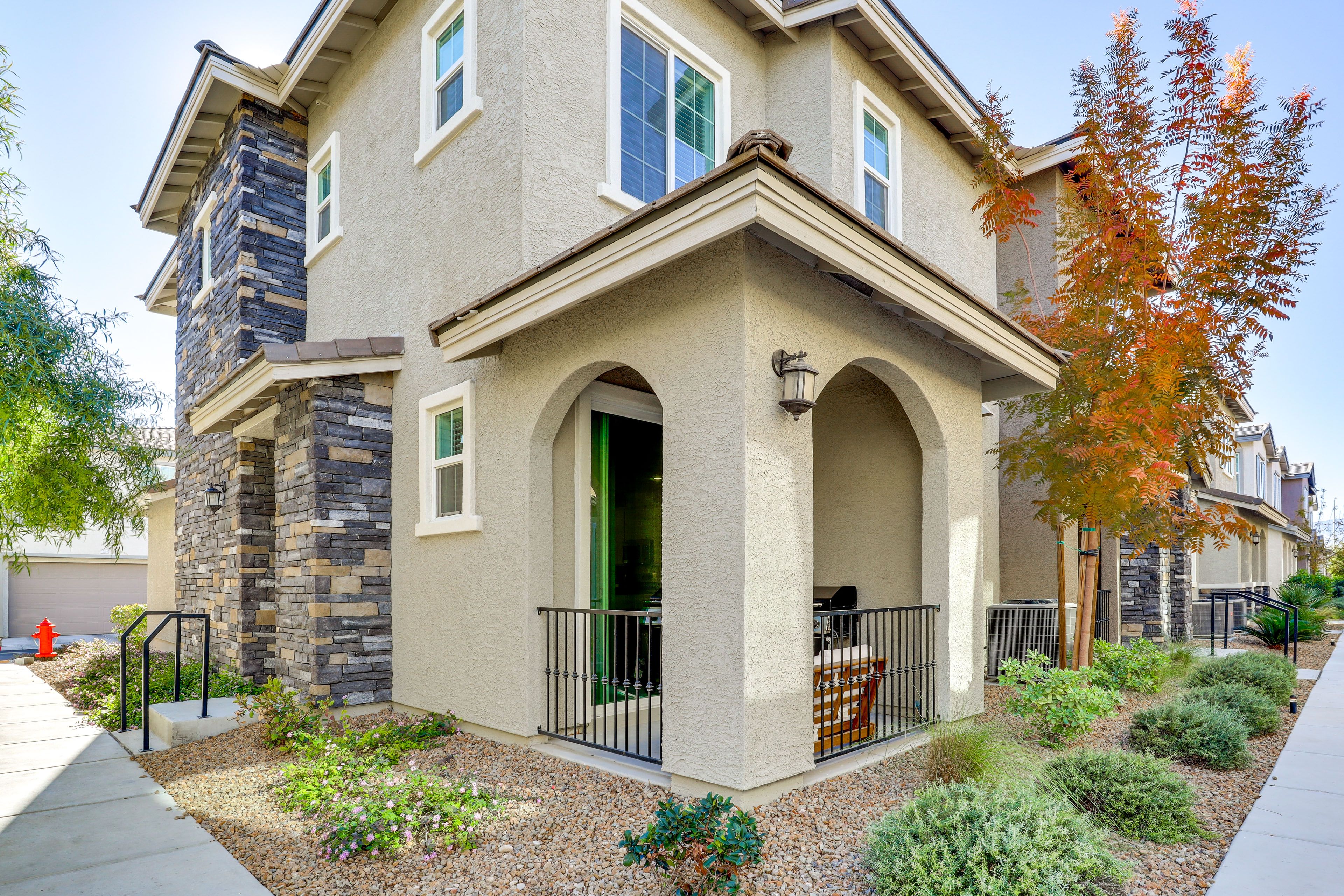 2-Story Townhome | Pool Access On-Site | 2 Mi to M Resort Spa Casino