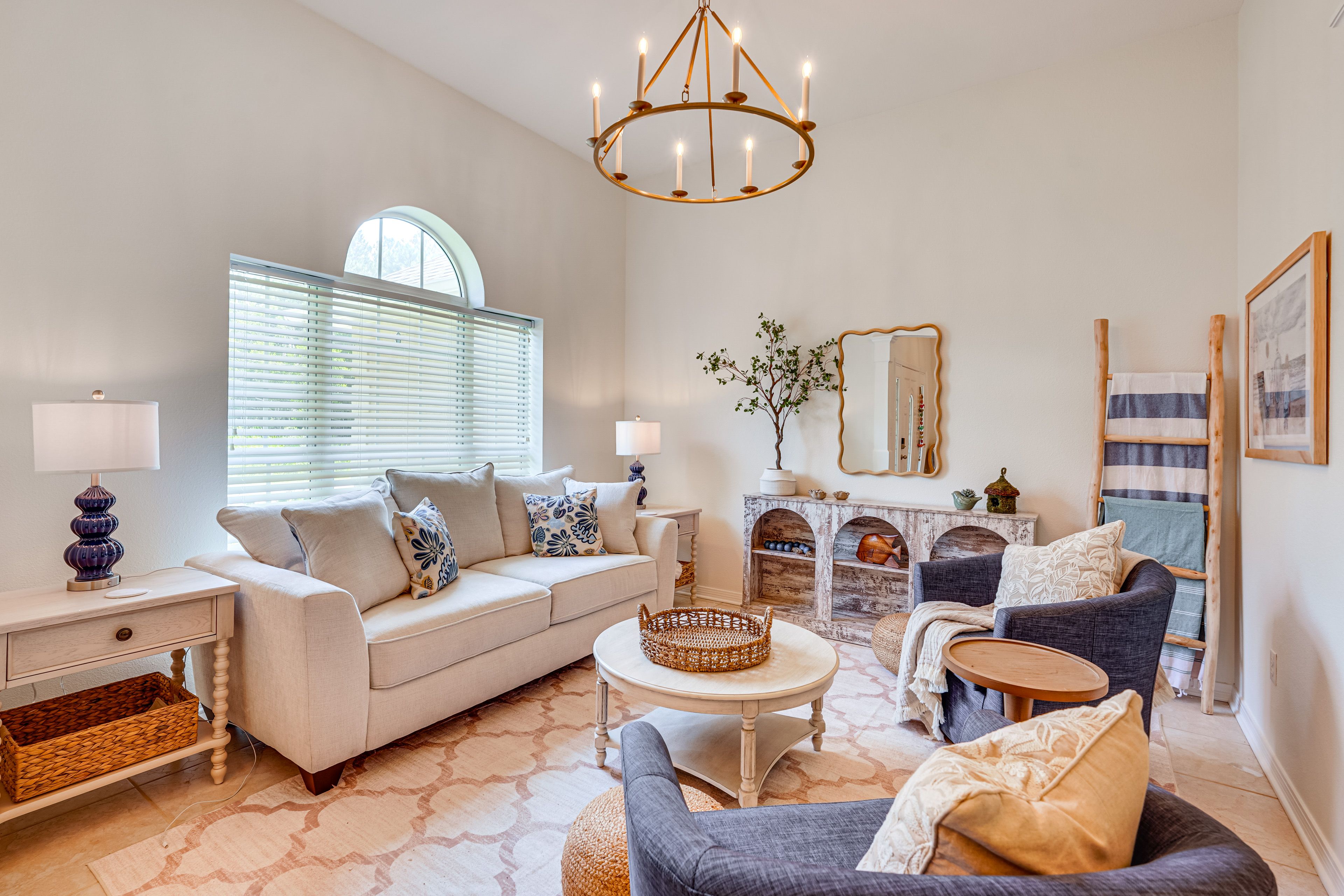 Sitting Room | Central A/C & Heat