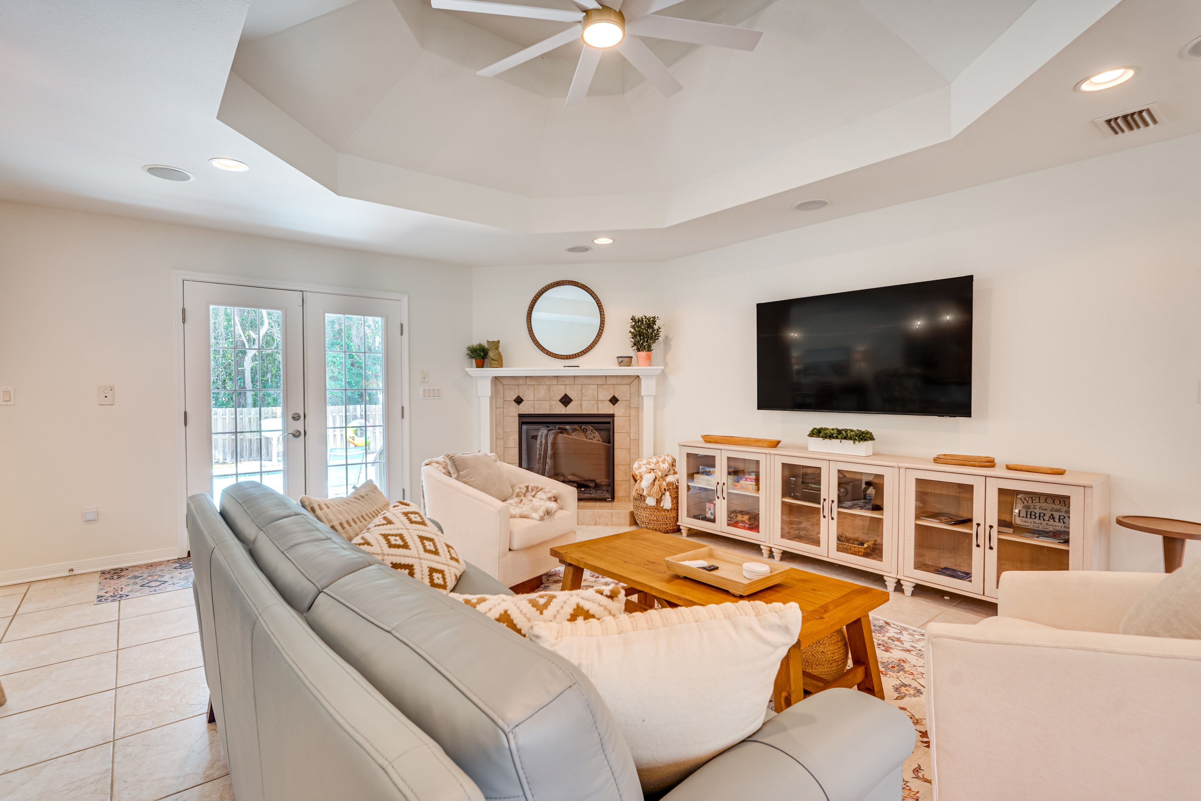 Living Room | Queen Sleeper Sofa