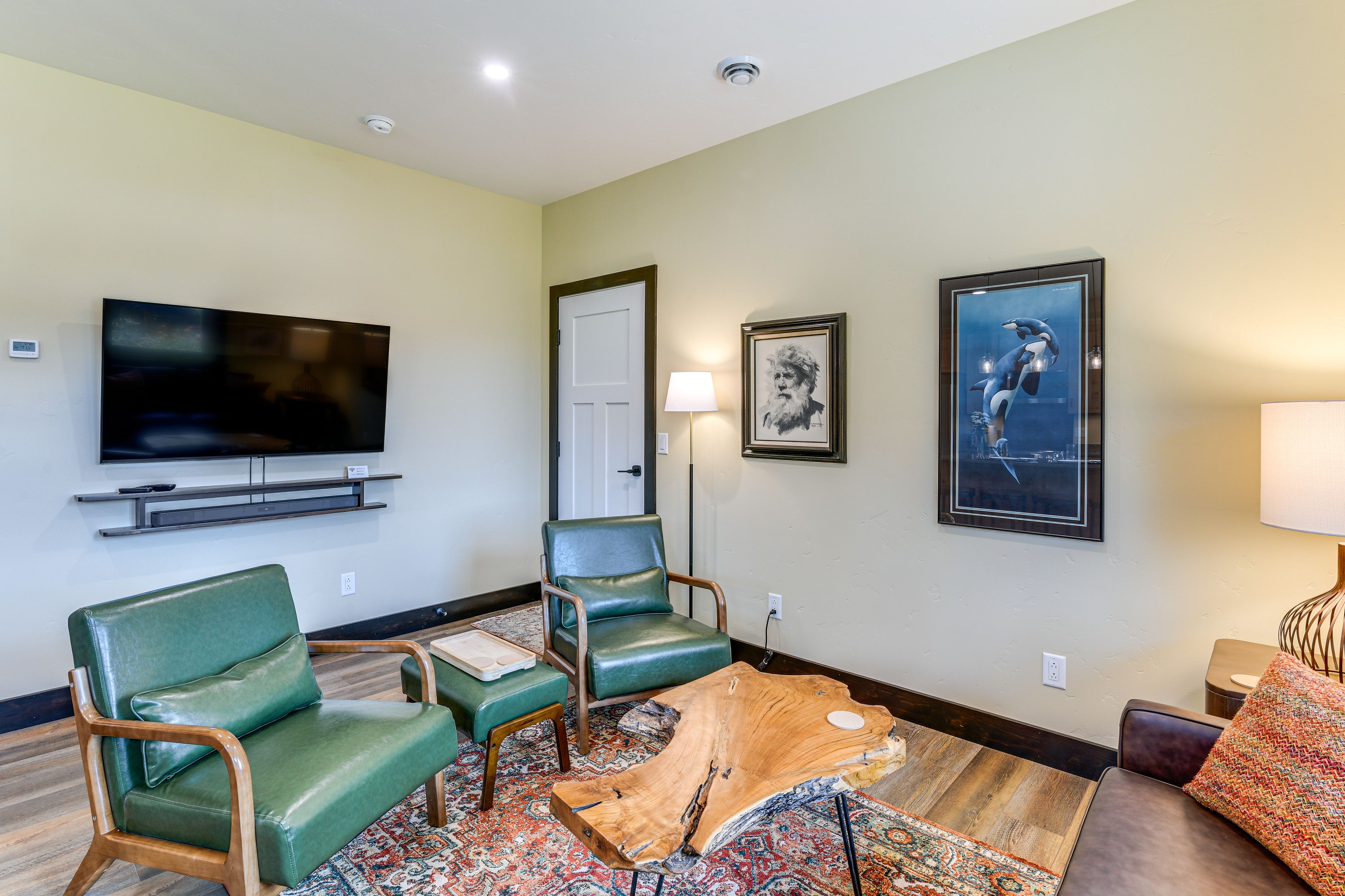 Living Room | Smart TV | Free WiFi | Radiant Baseboard Heating