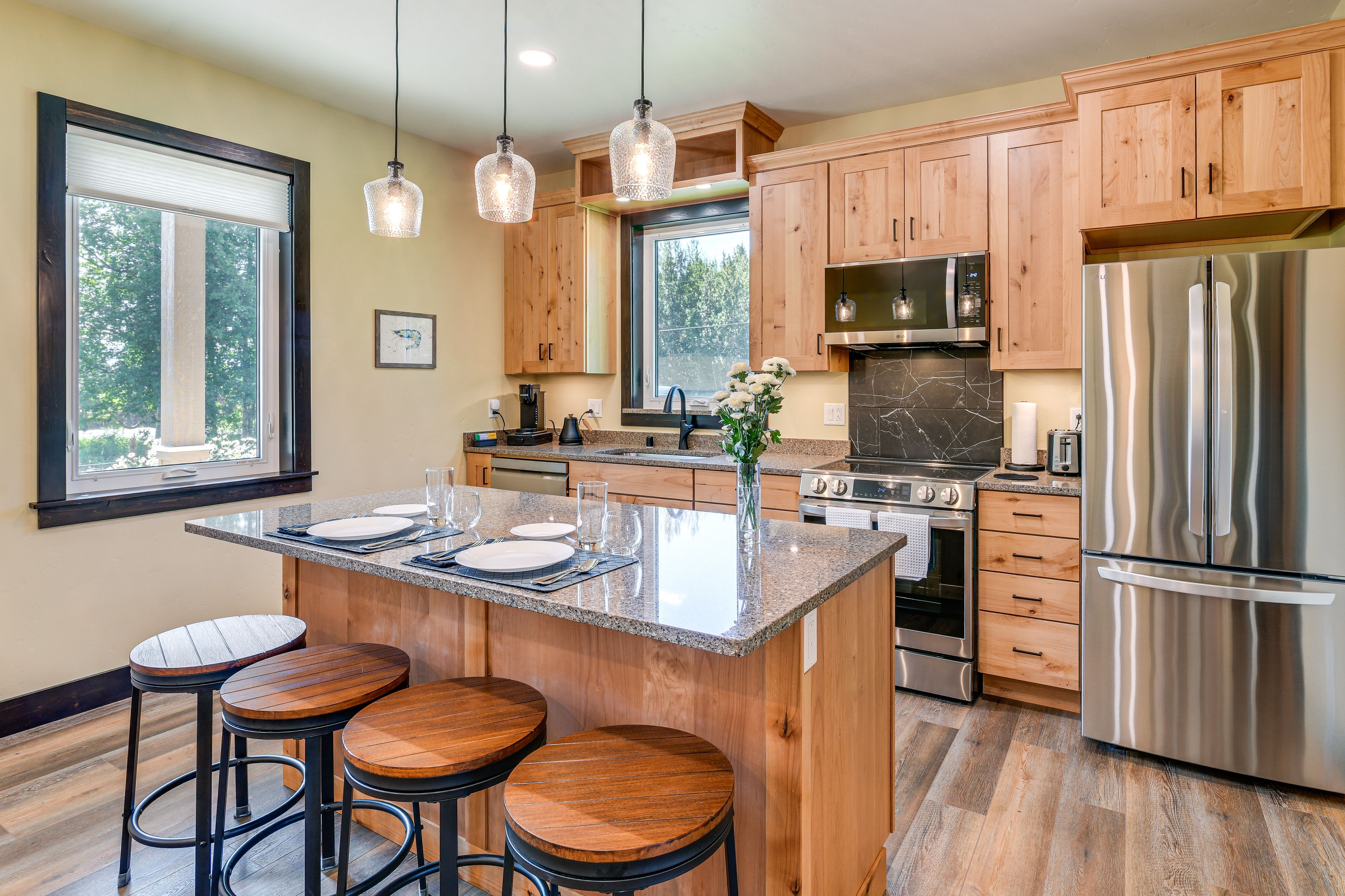 Kitchen | Dishwasher | Keurig | Electric Kettle | Bakeware