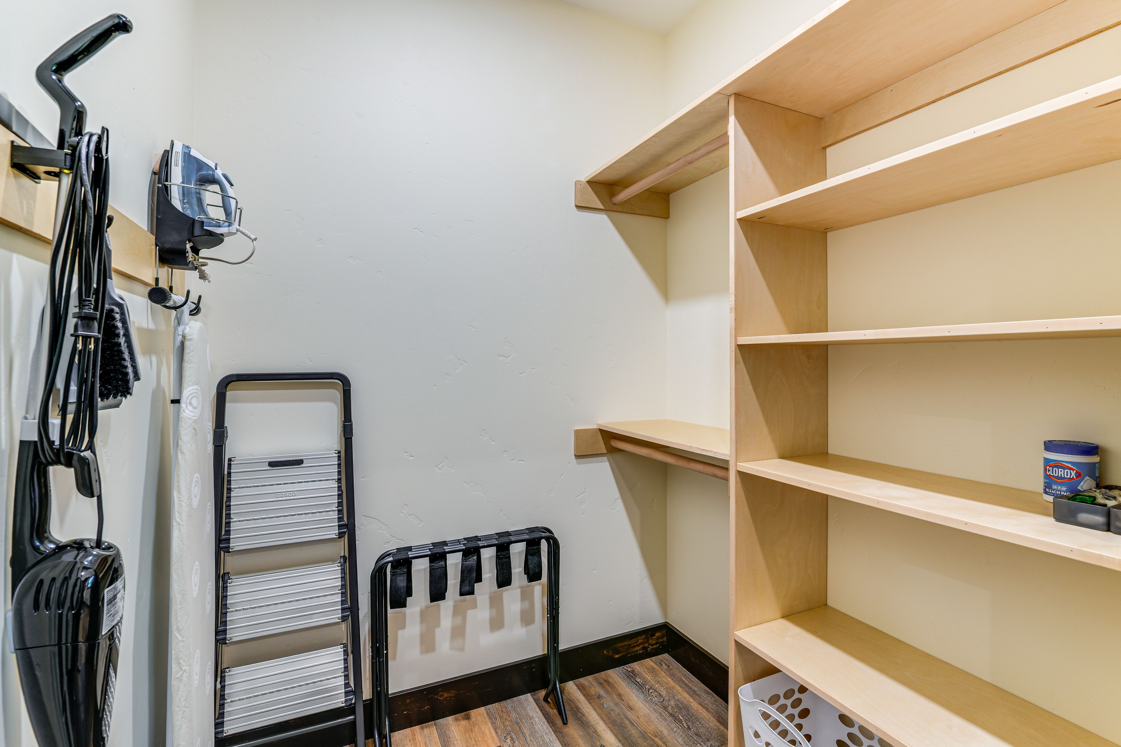 Walk-In Closet | Hangers | Washer & Dryer