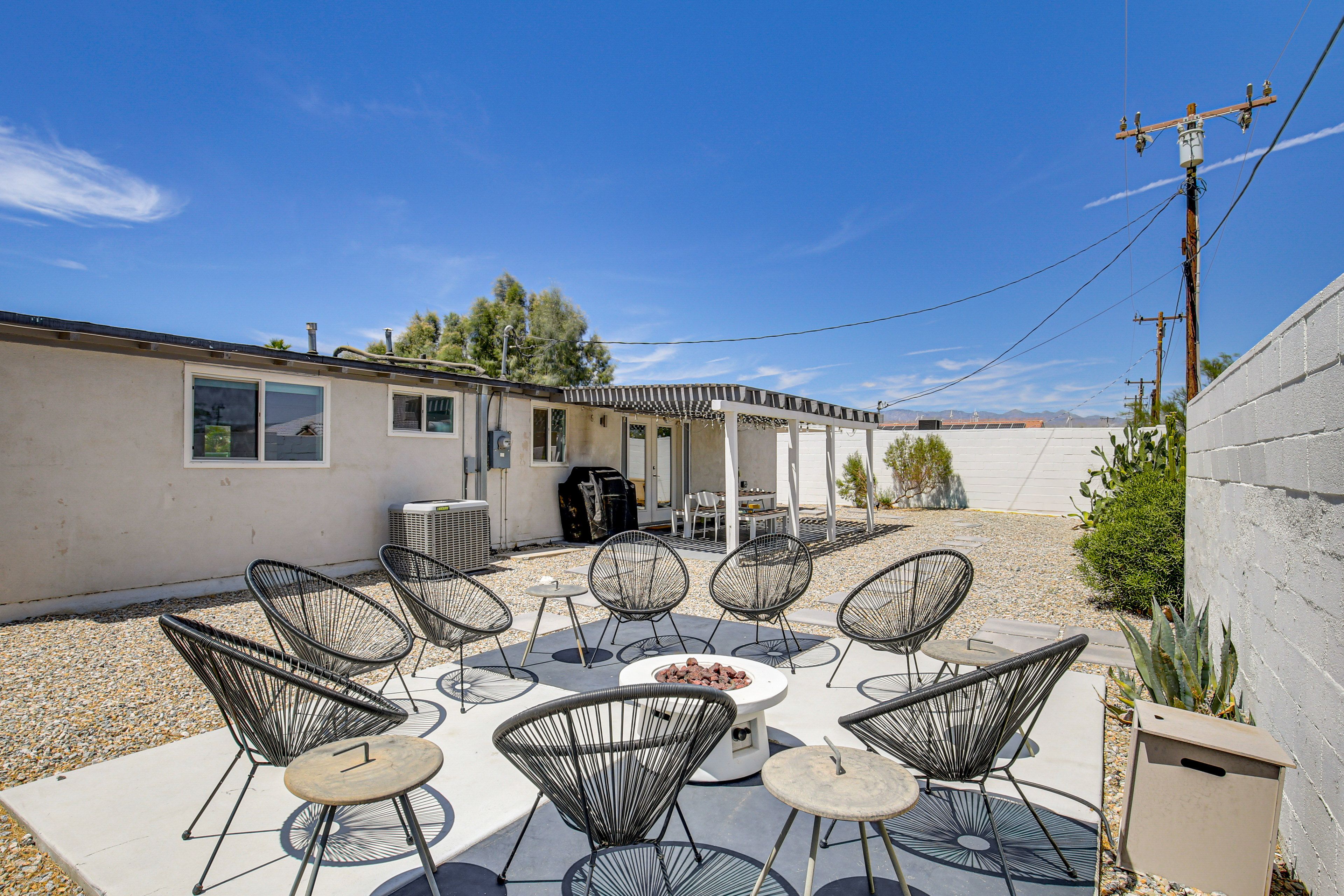 Private Yard | Dining Area
