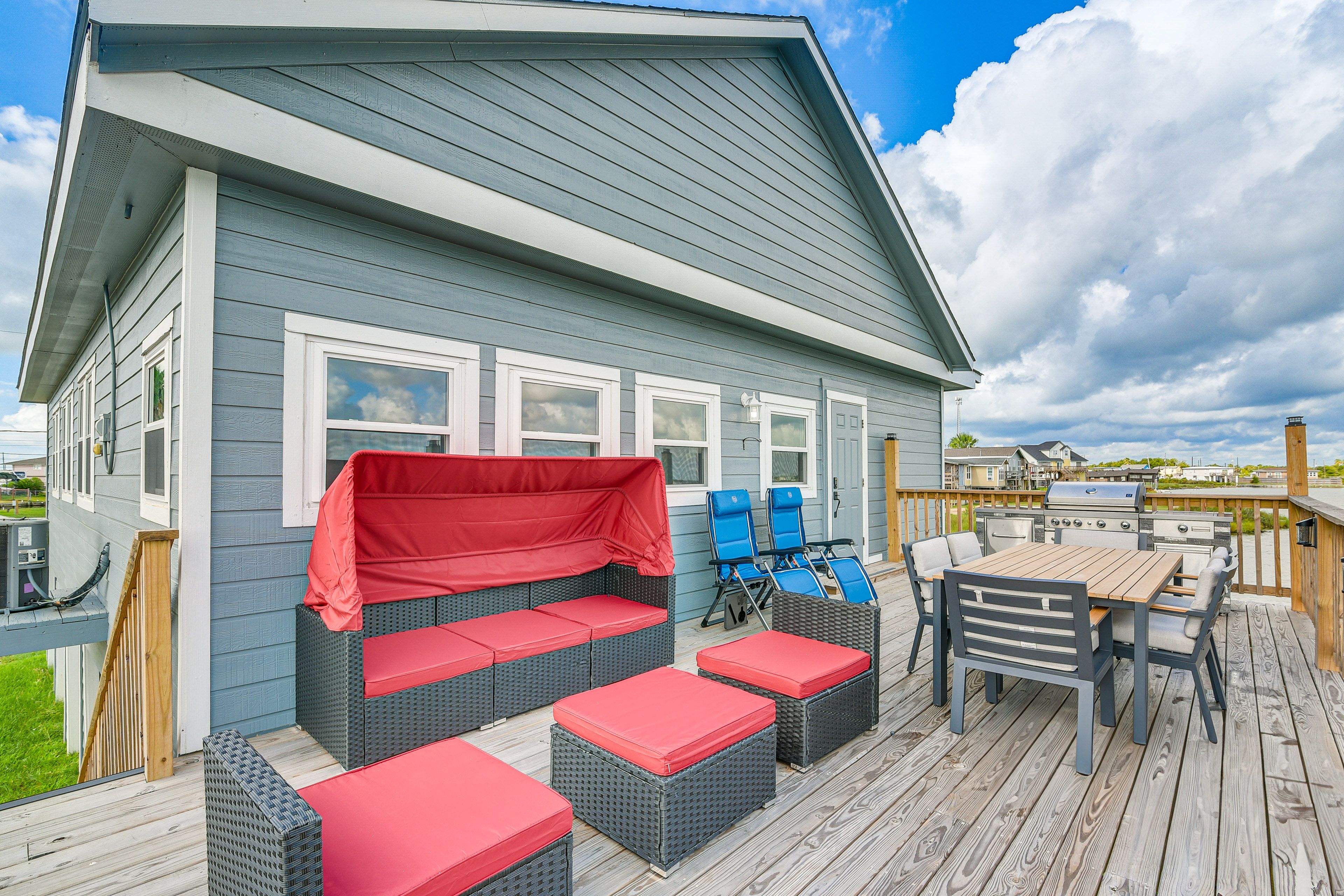 Deck | Gas Grill | Dining Area | Lounge Seating