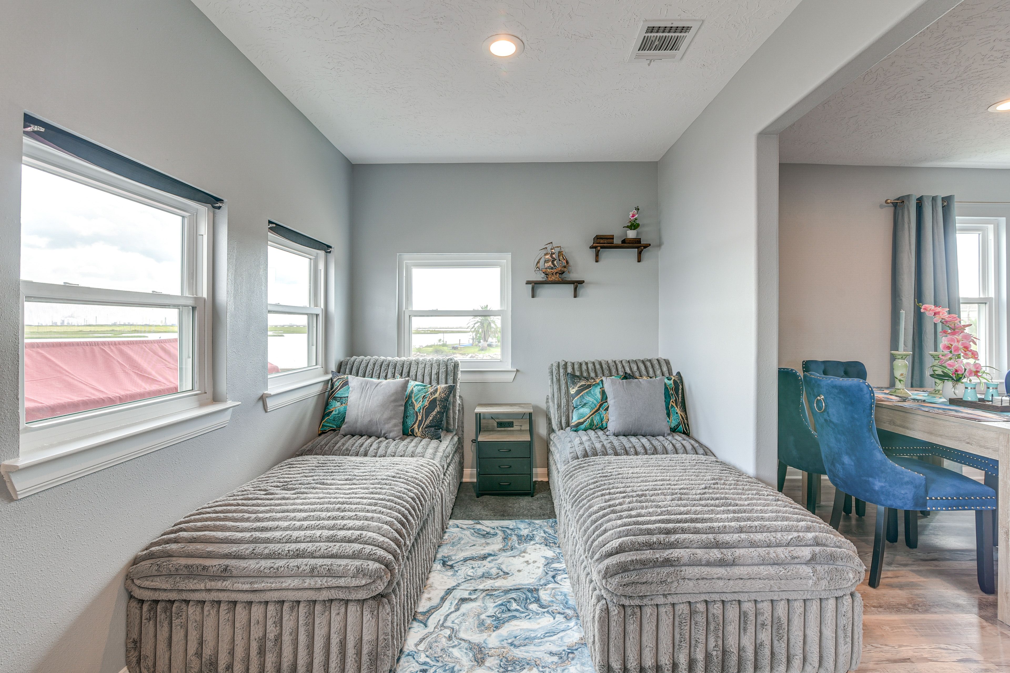 Leisure Room | Workstation | Free WiFi