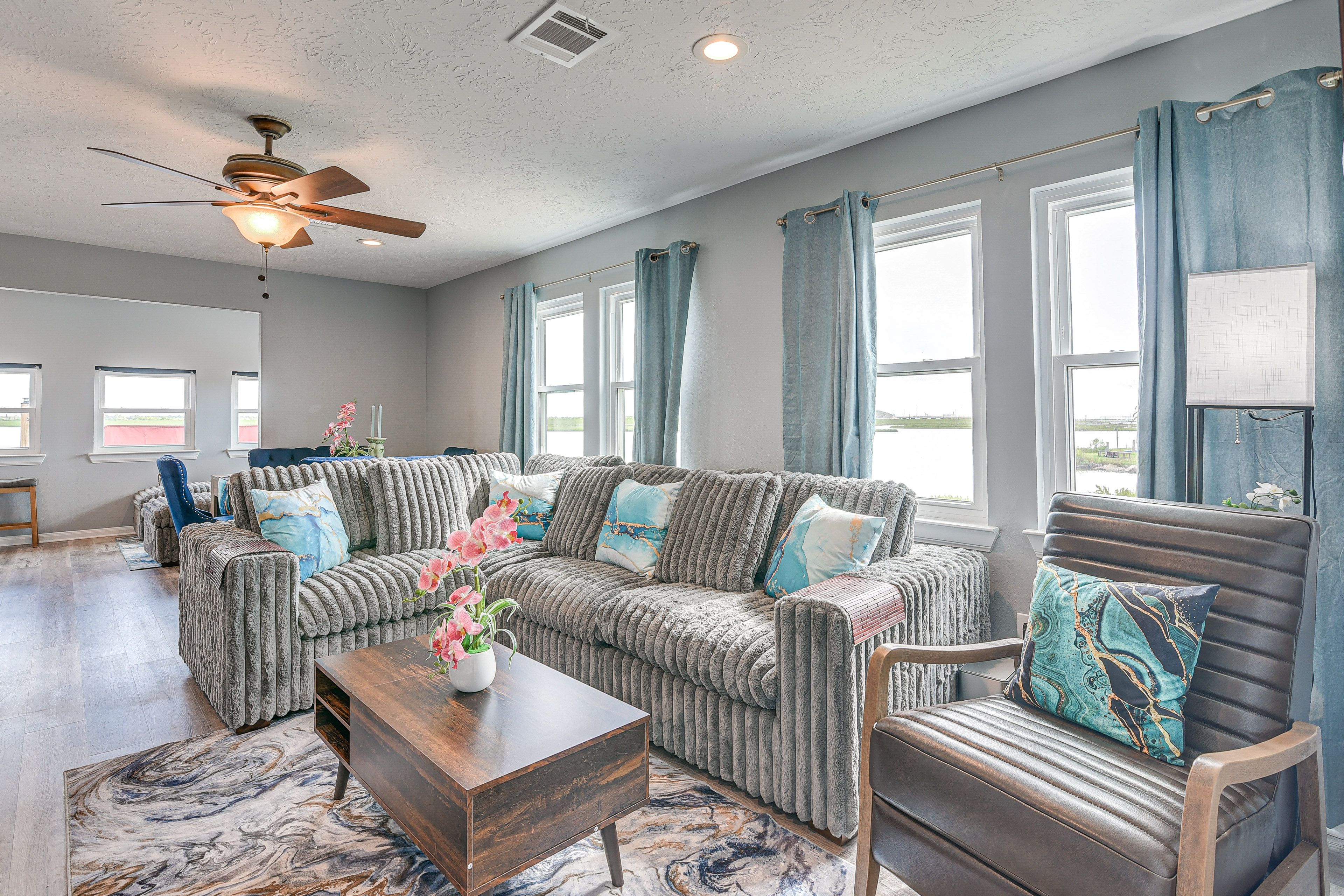 Living Room | Smart TV