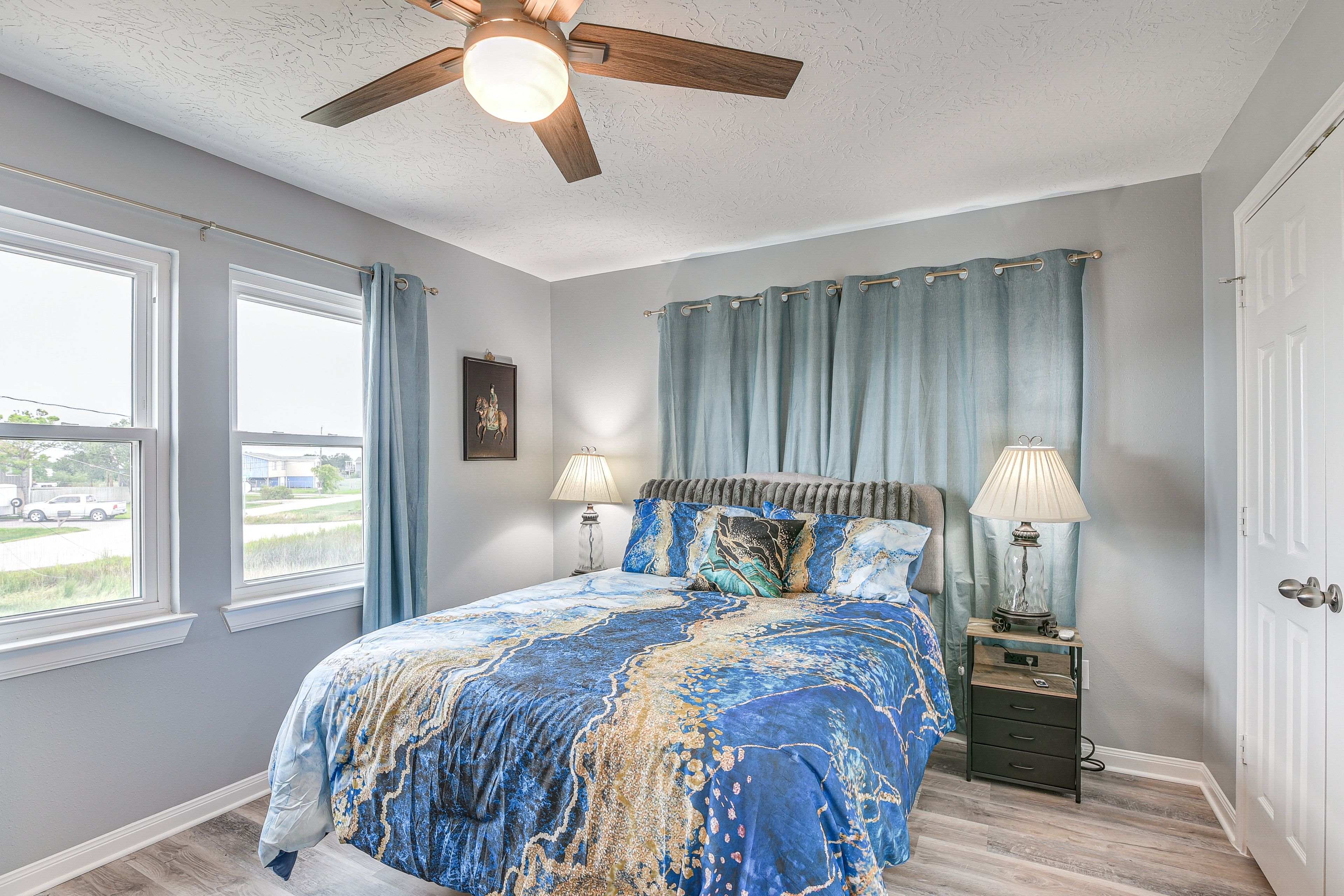 Bedroom 1 | Queen Bed