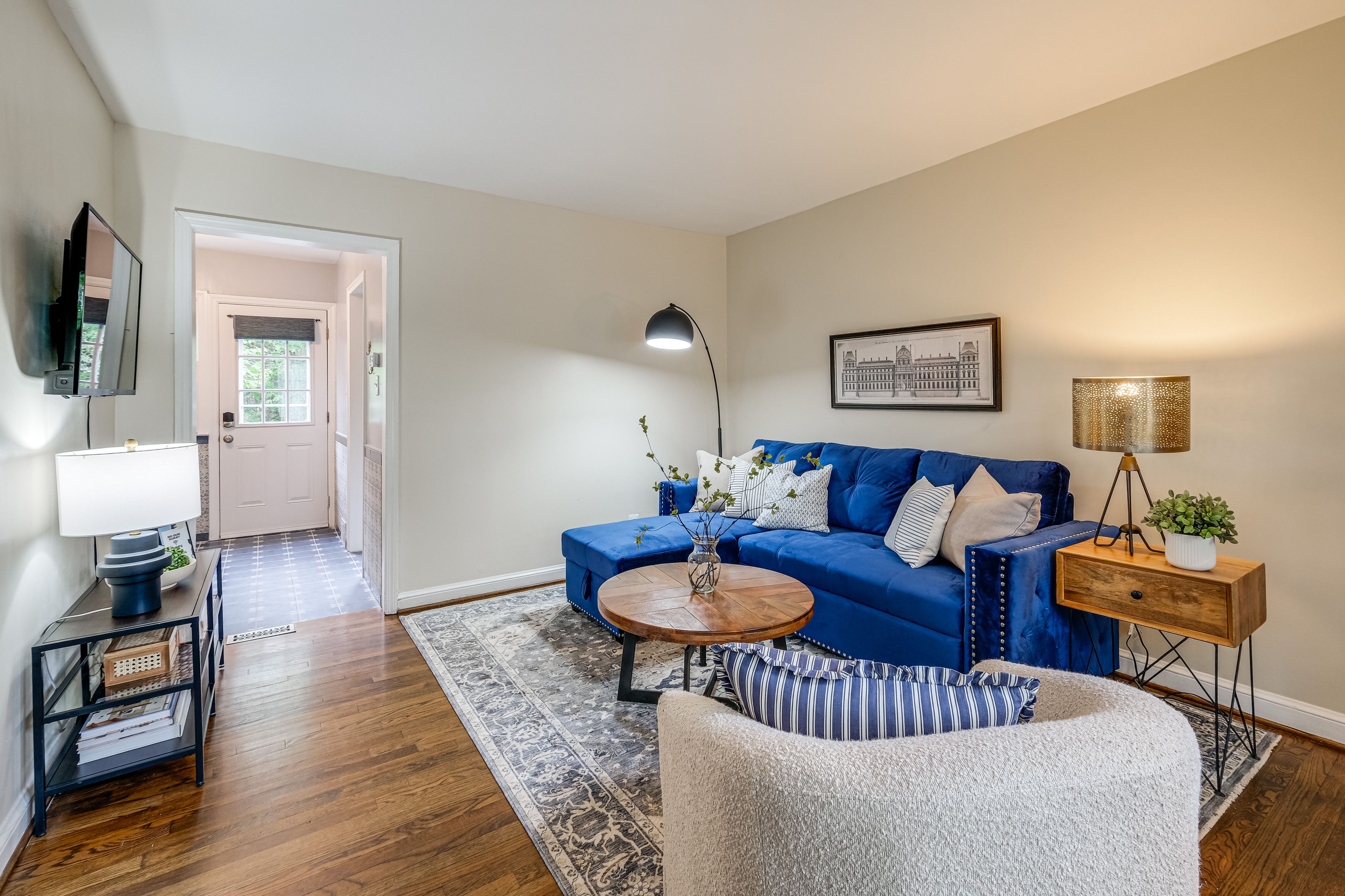 Living Room | Main Level | Full Sleeper Sofa | Smart TV
