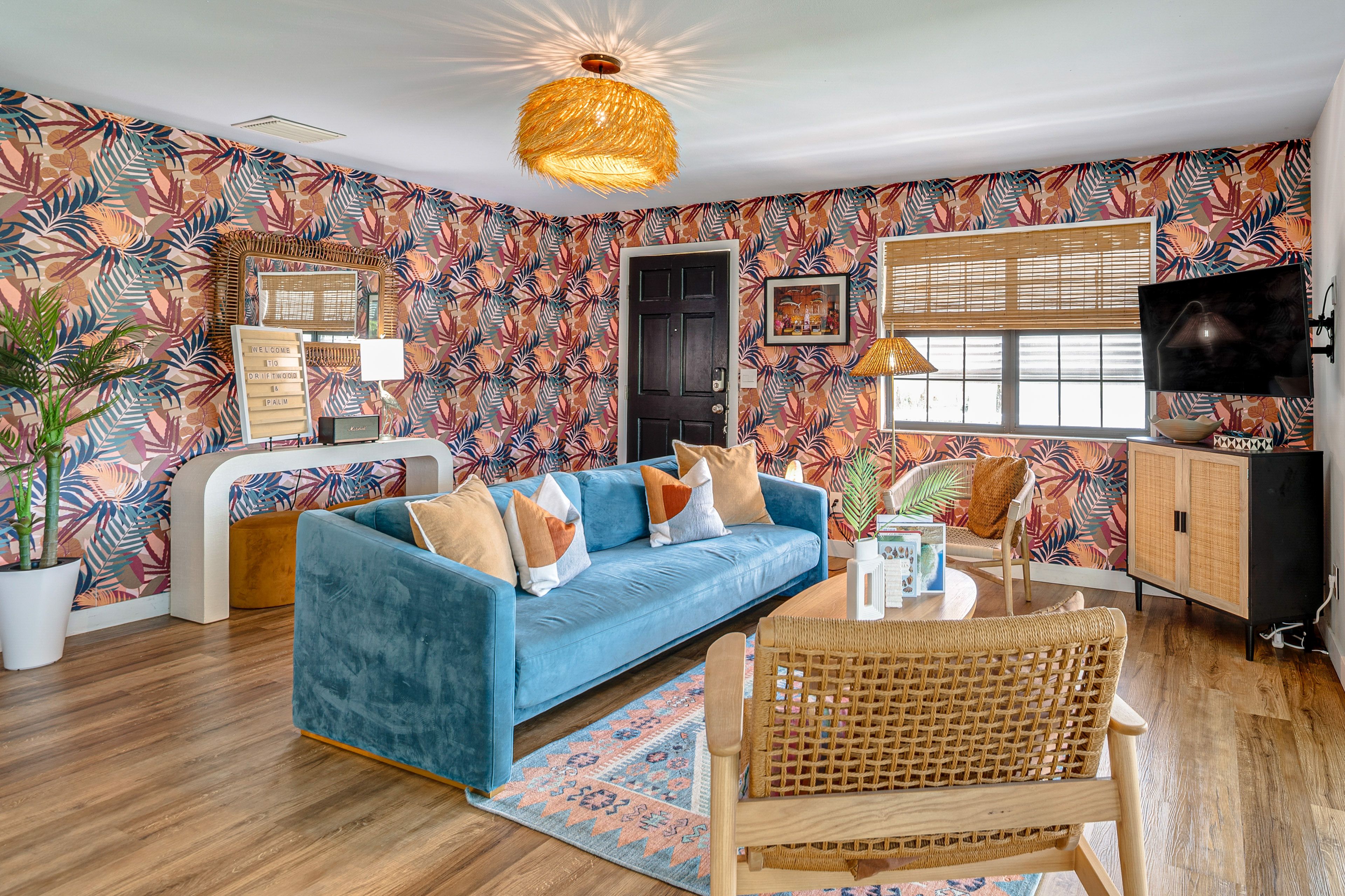 Living Room | Queen Sleeper Sofa | Central Heating & A/C | Free WiFi