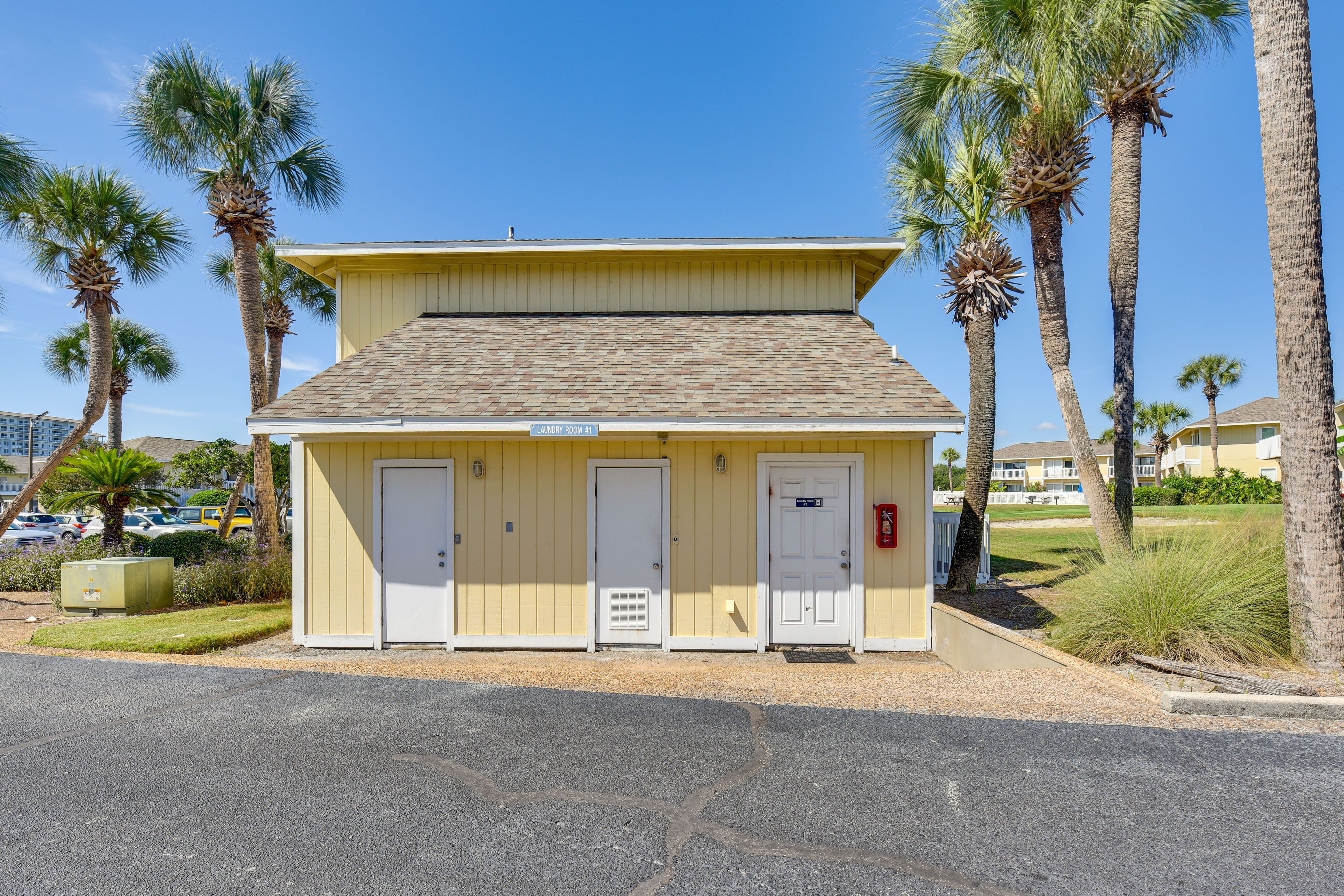 Community Amenities | Outdoor Pool & Hot Tub | Dock