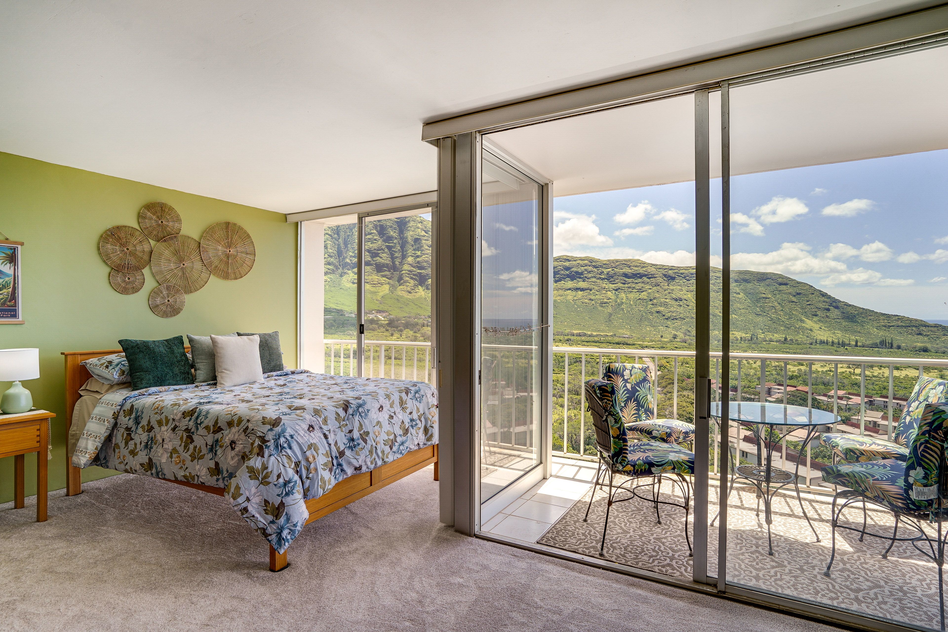 Studio Interior | Queen Bed