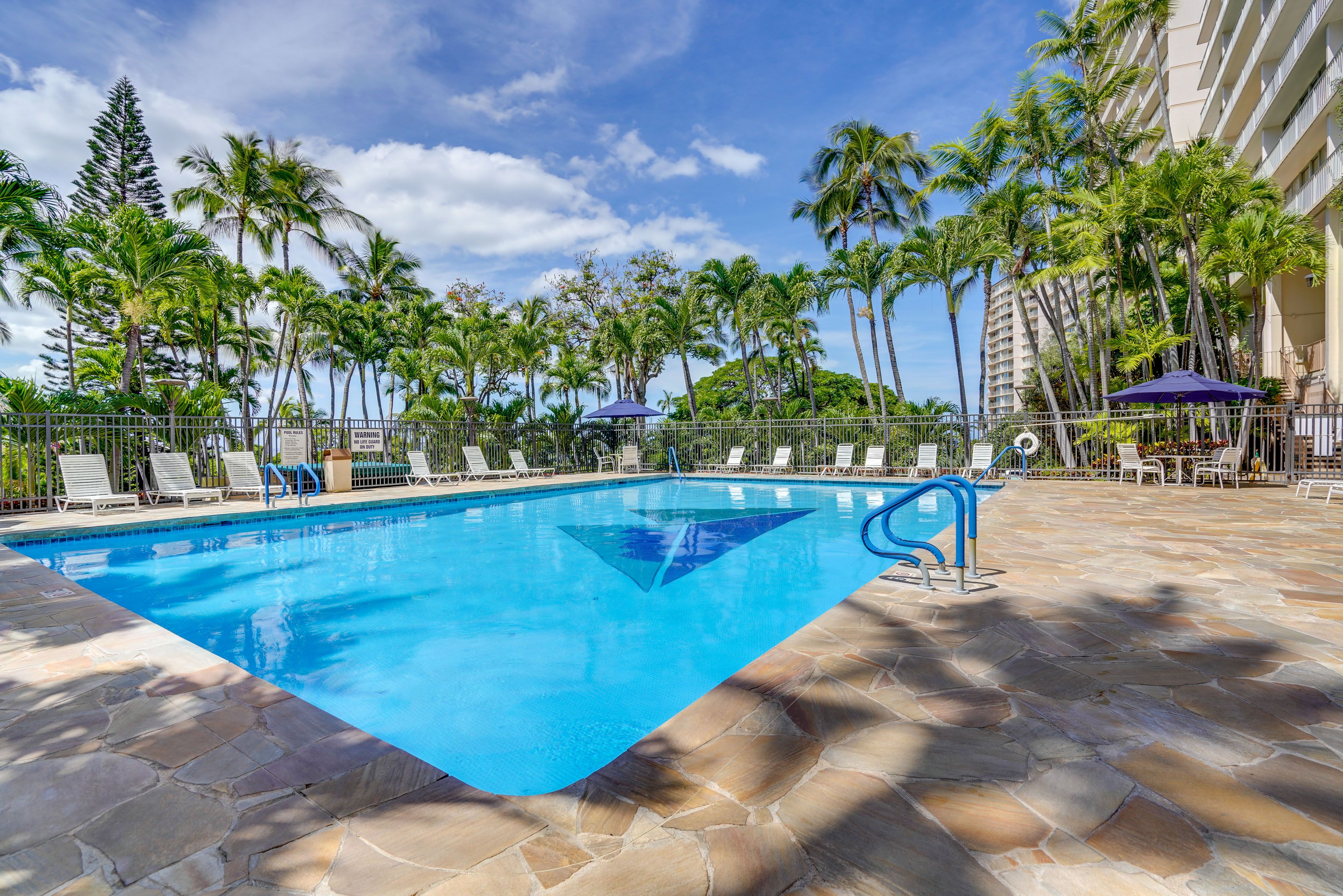 Makaha Valley Towers Amenities | Pool