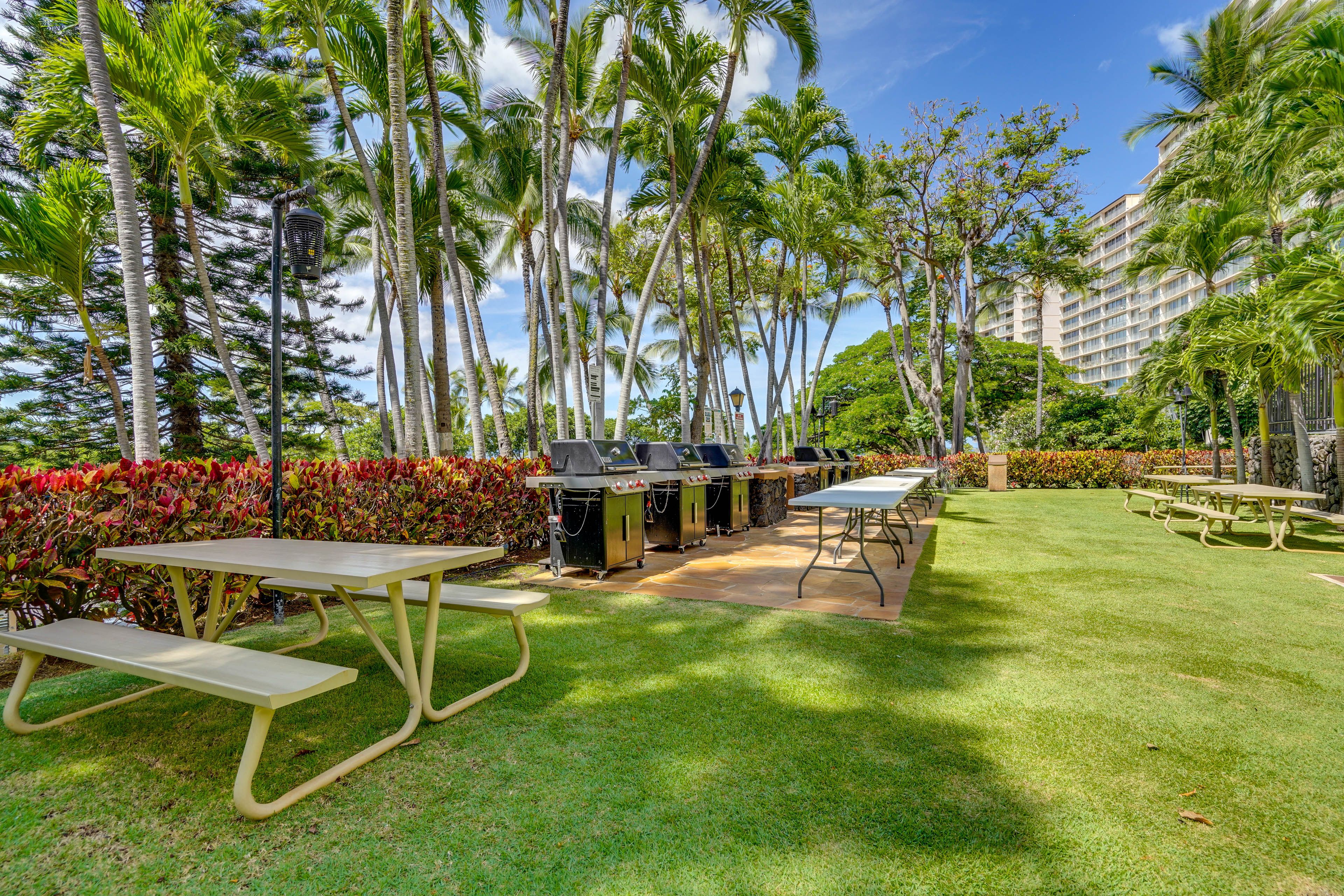 Makaha Valley Towers Amenities | Grilling Area