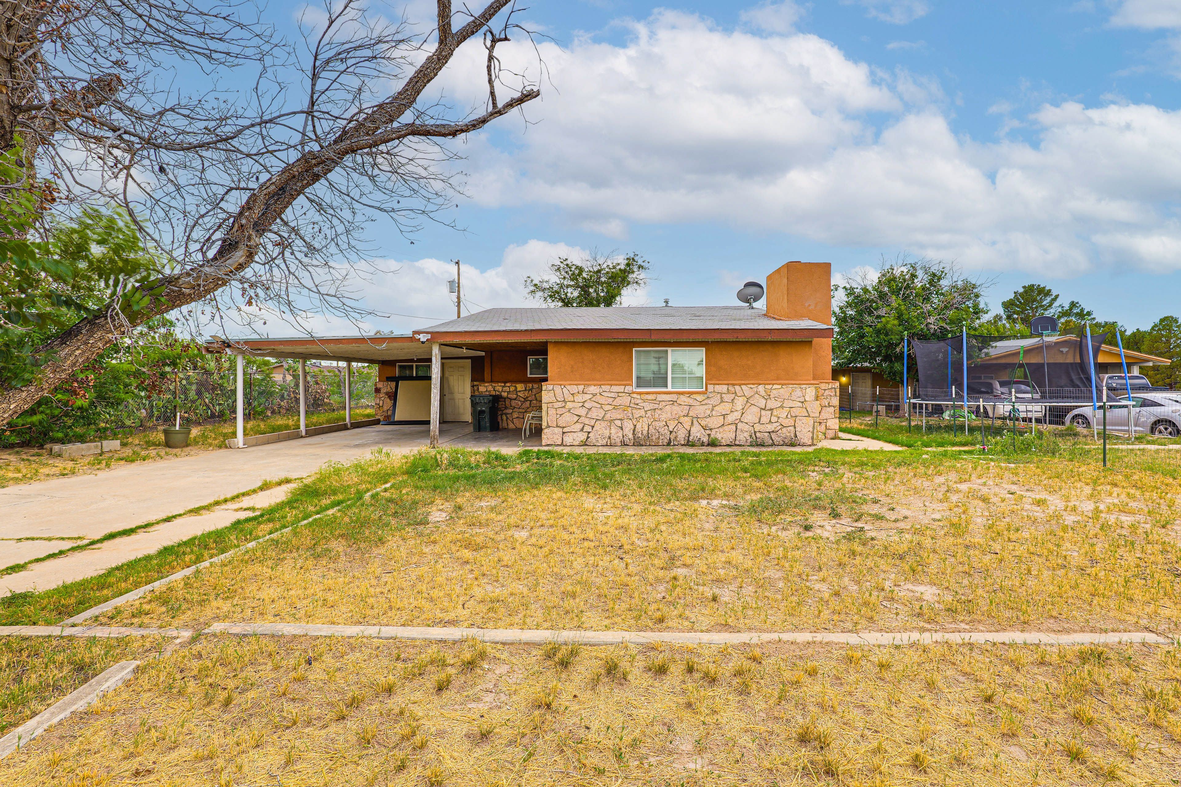 RV/Trailer Parking Available