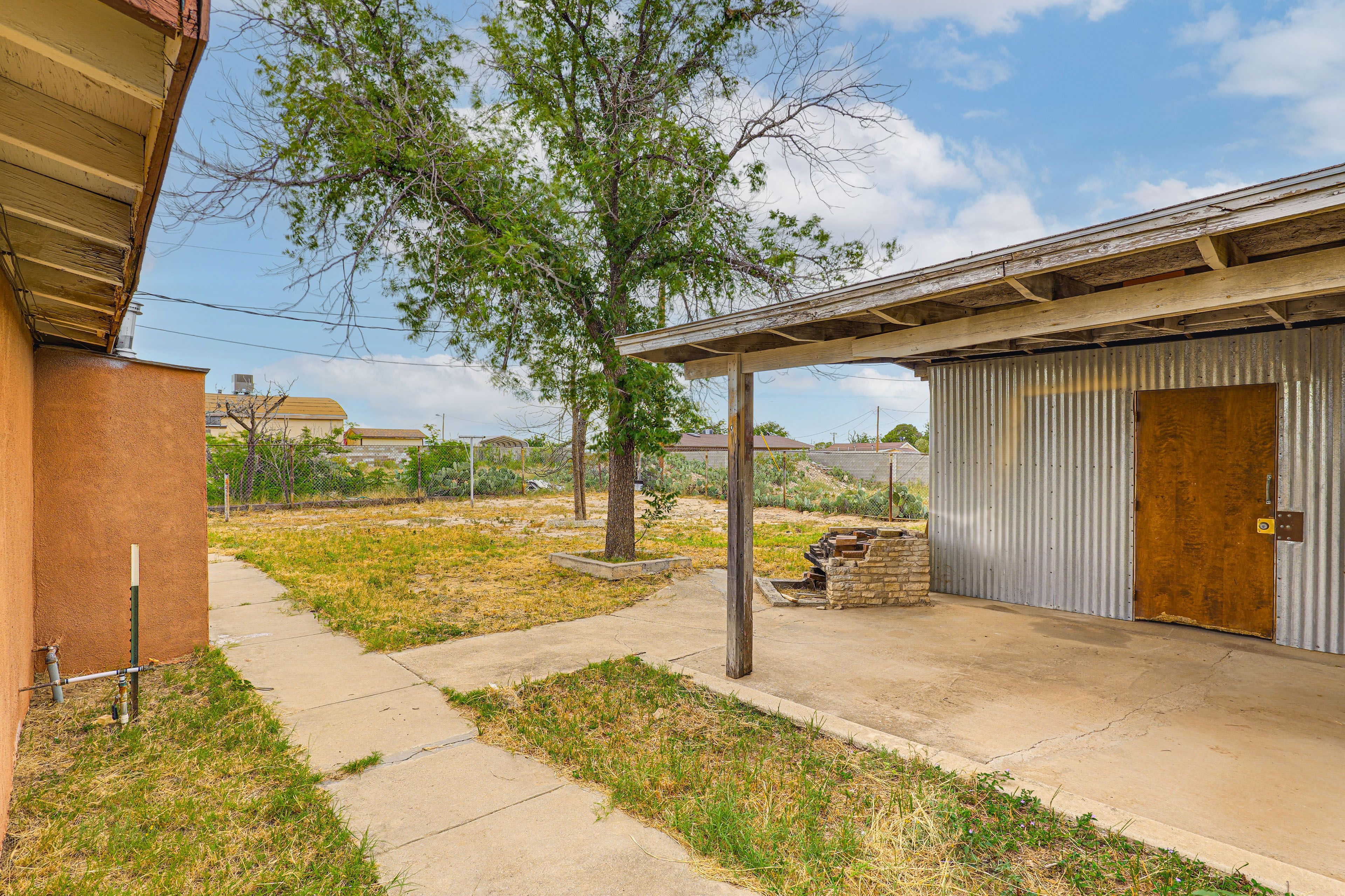 Fenced-In Yard  | Covered Patio w/ Seating