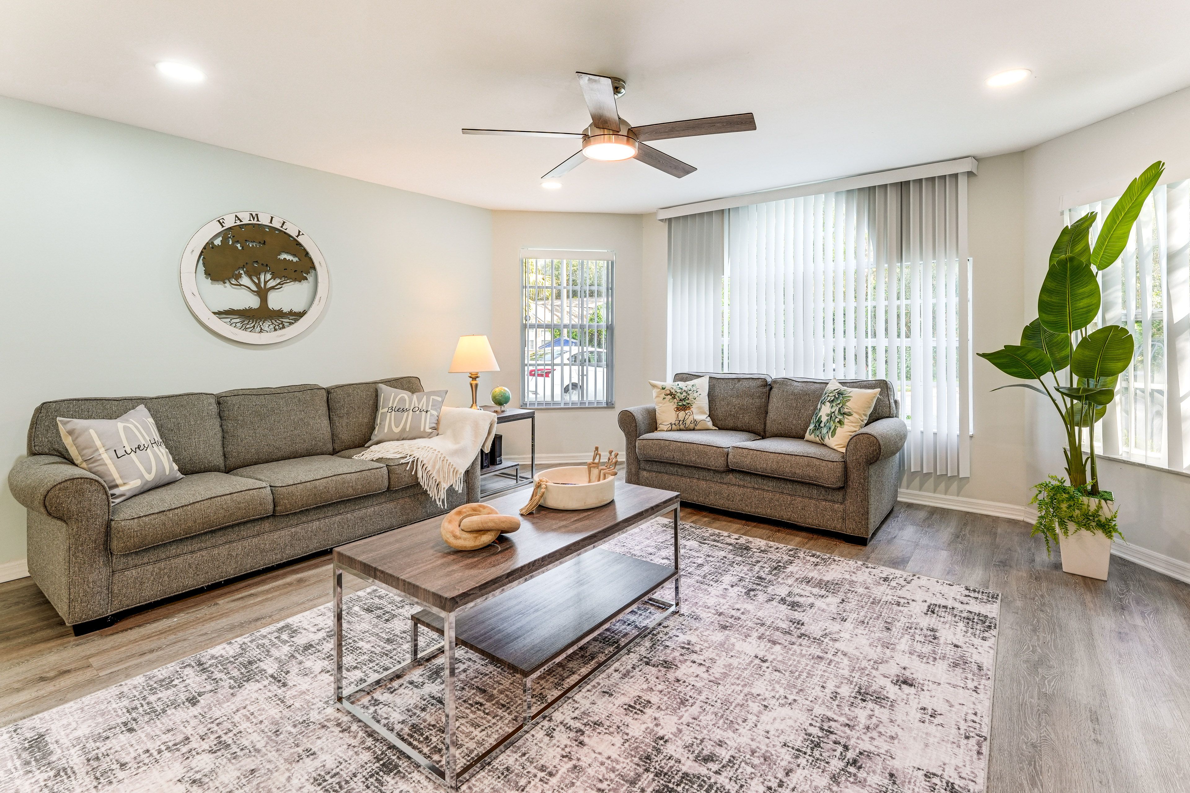 Living Room | Central A/C & Heating | Free WiFi | Smart TV