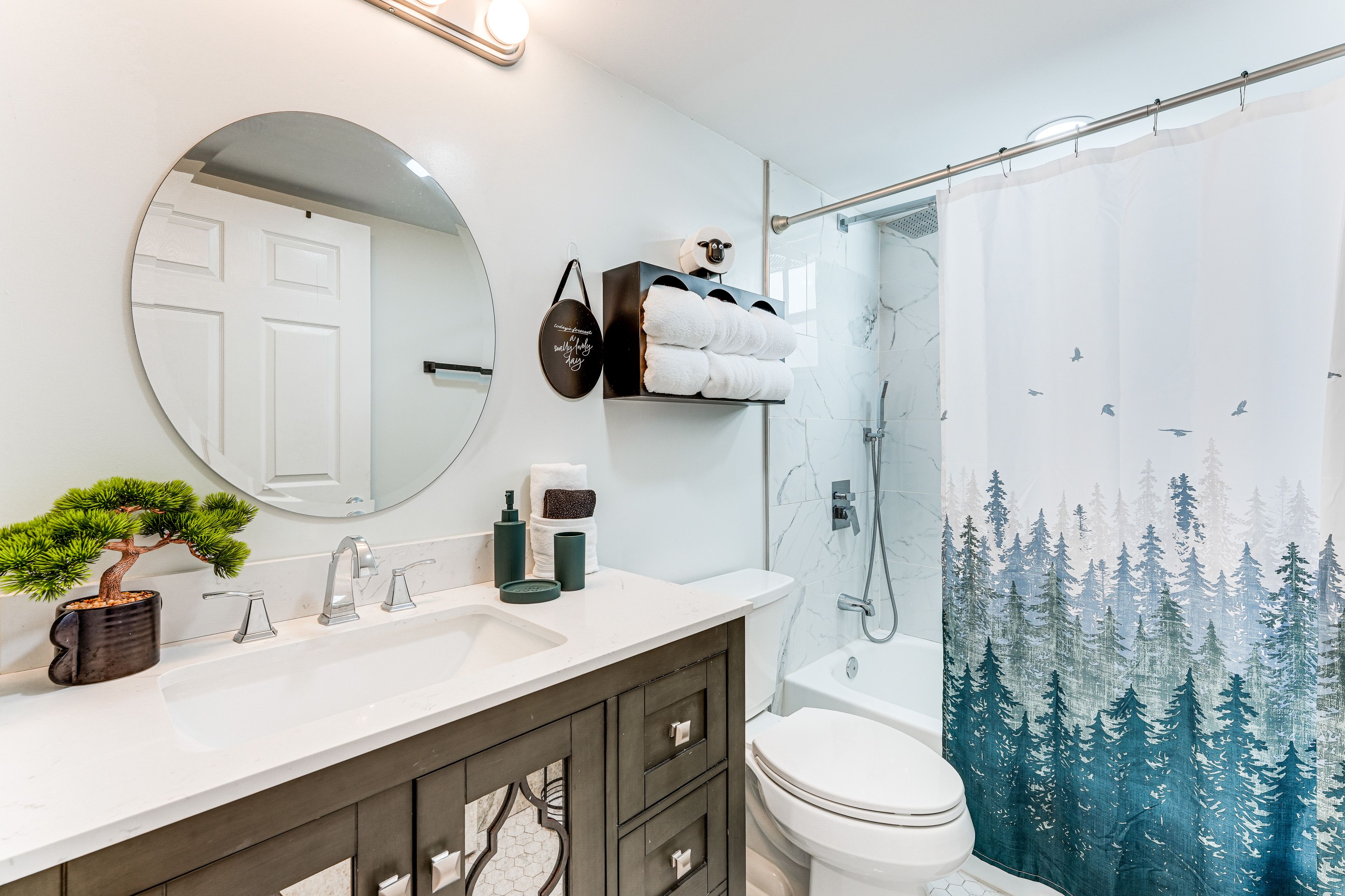 Full Bathroom | Complimentary Toiletries
