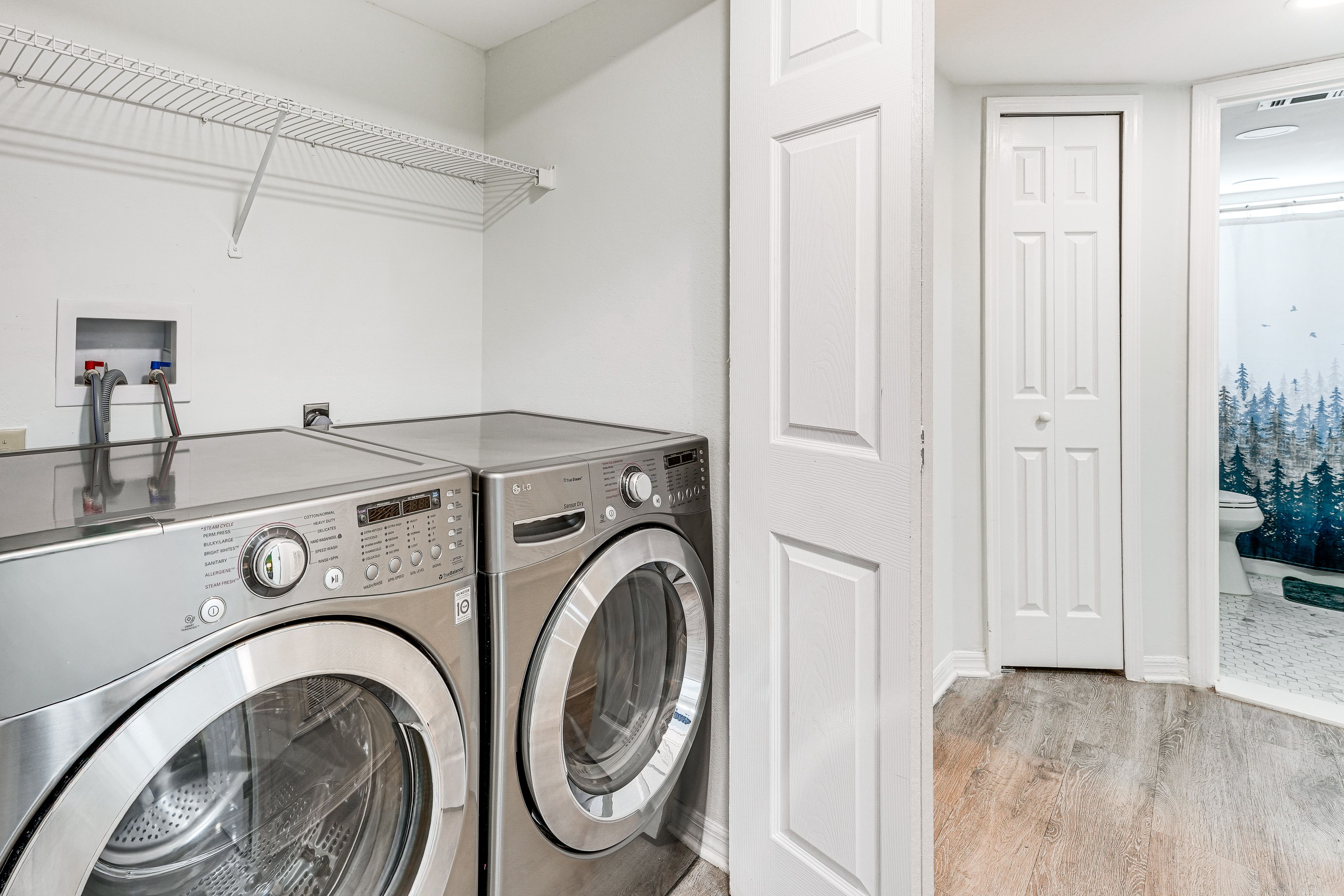 Laundry Closet | Washer & Dryer