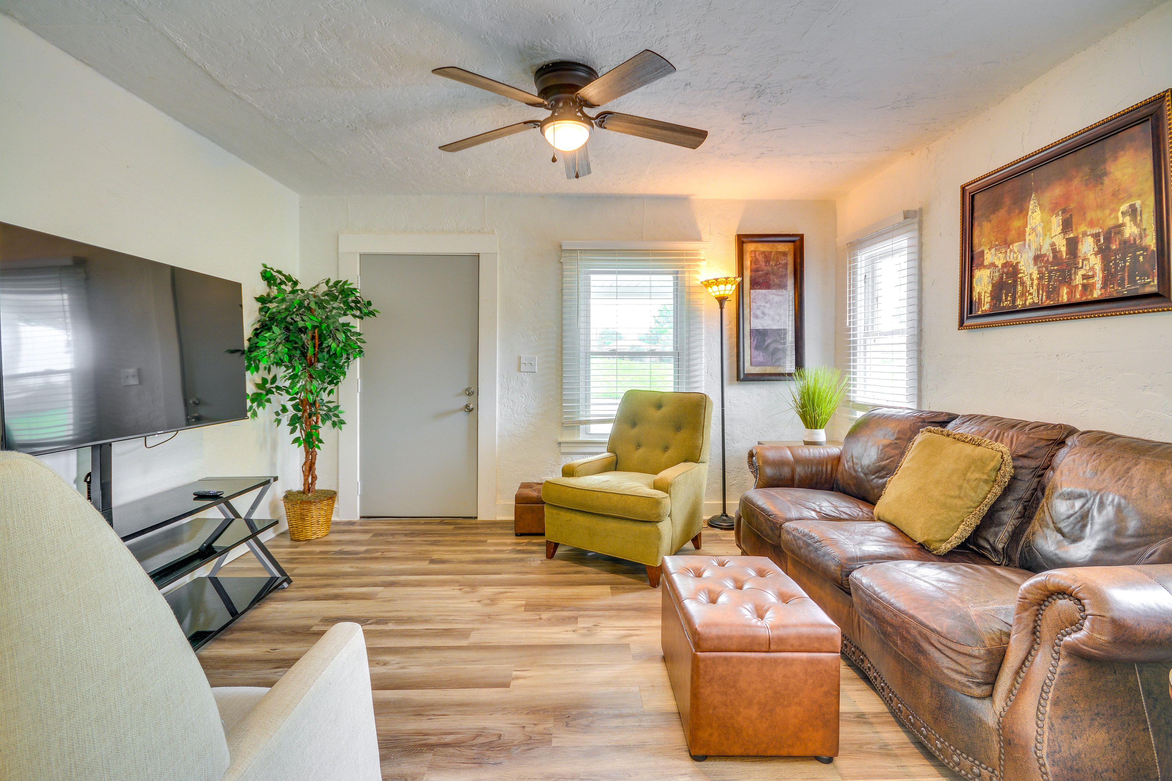 Living Room | Free WiFi | Smart TV