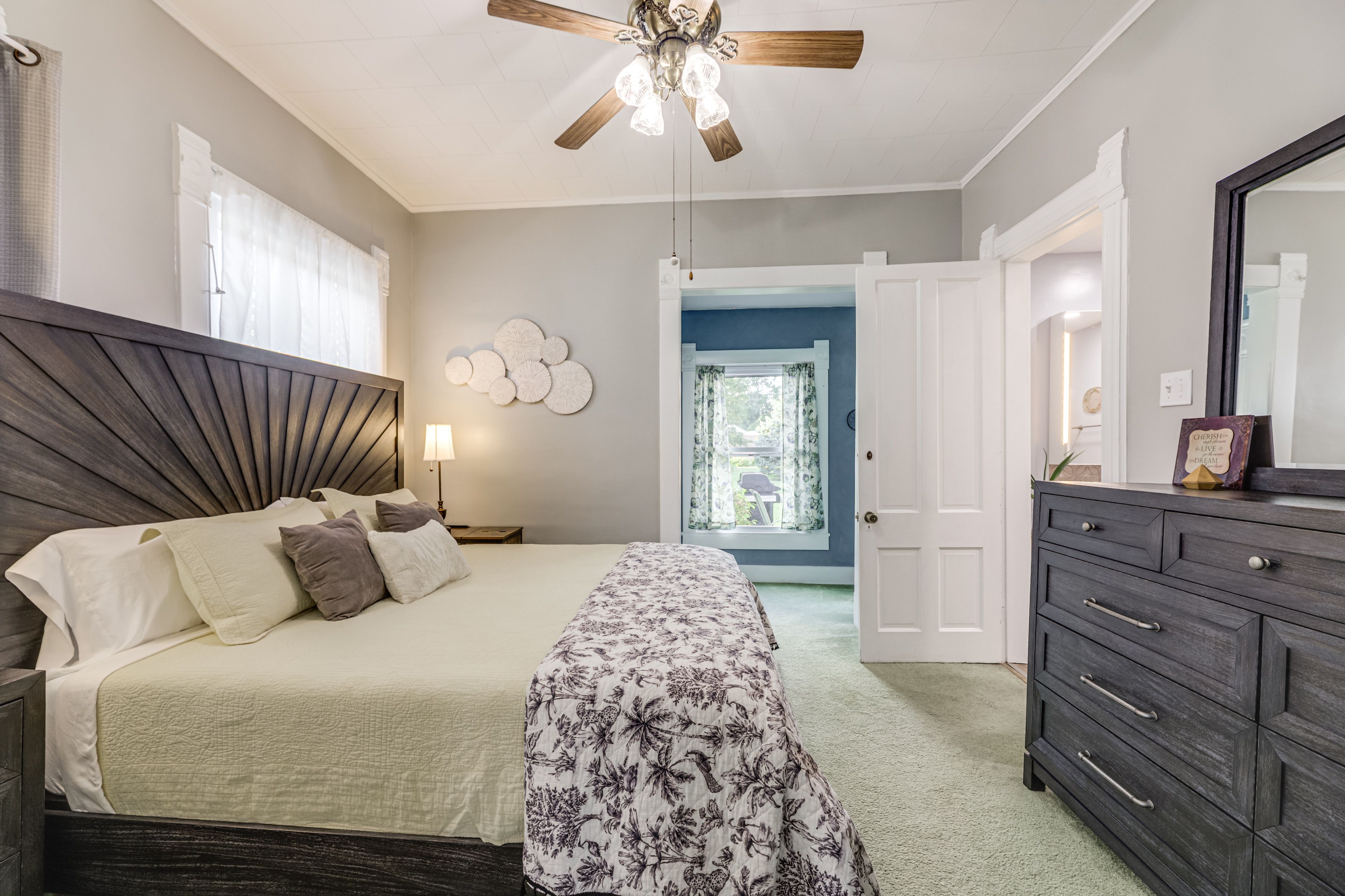 Bedroom 1 | King Bed | 1st Floor