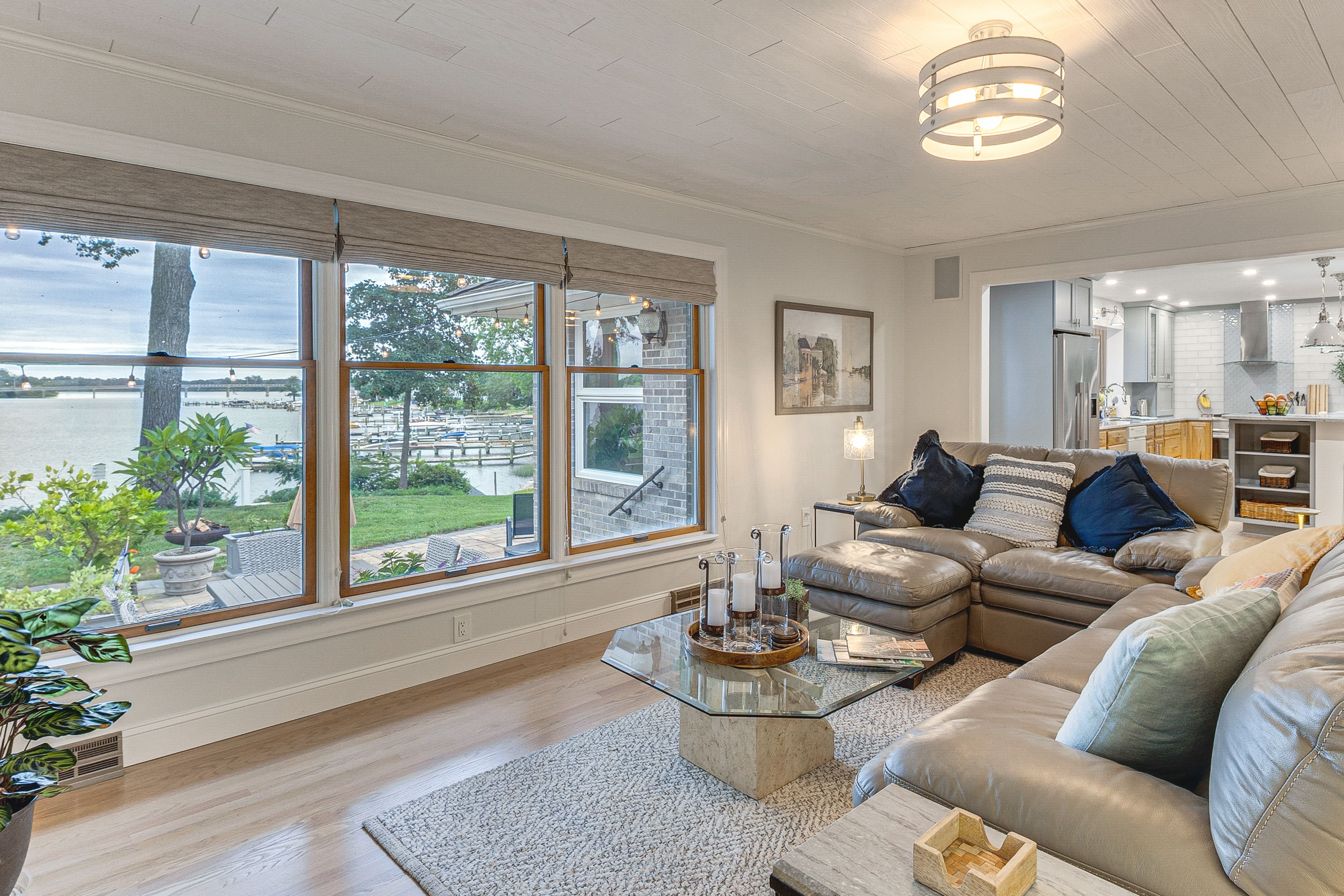 Living Room | Free WiFi | Smart TV | Central A/C & Heat