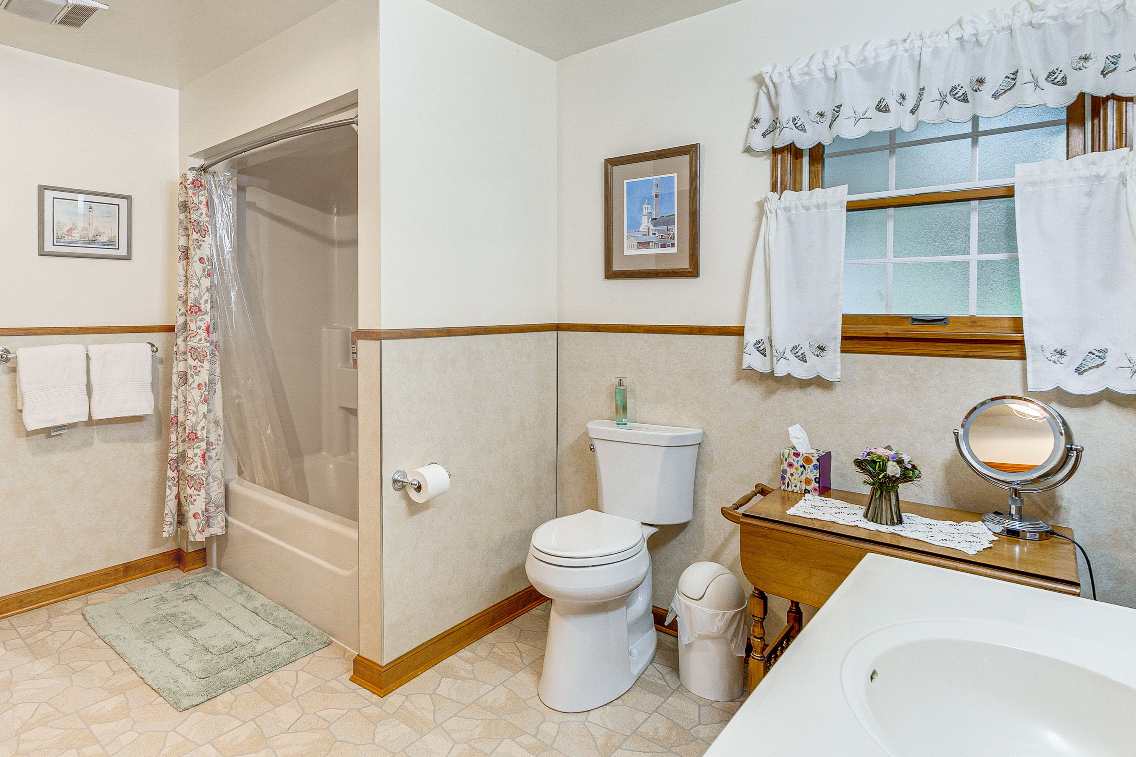 En-Suite Bathroom | Towels Provided