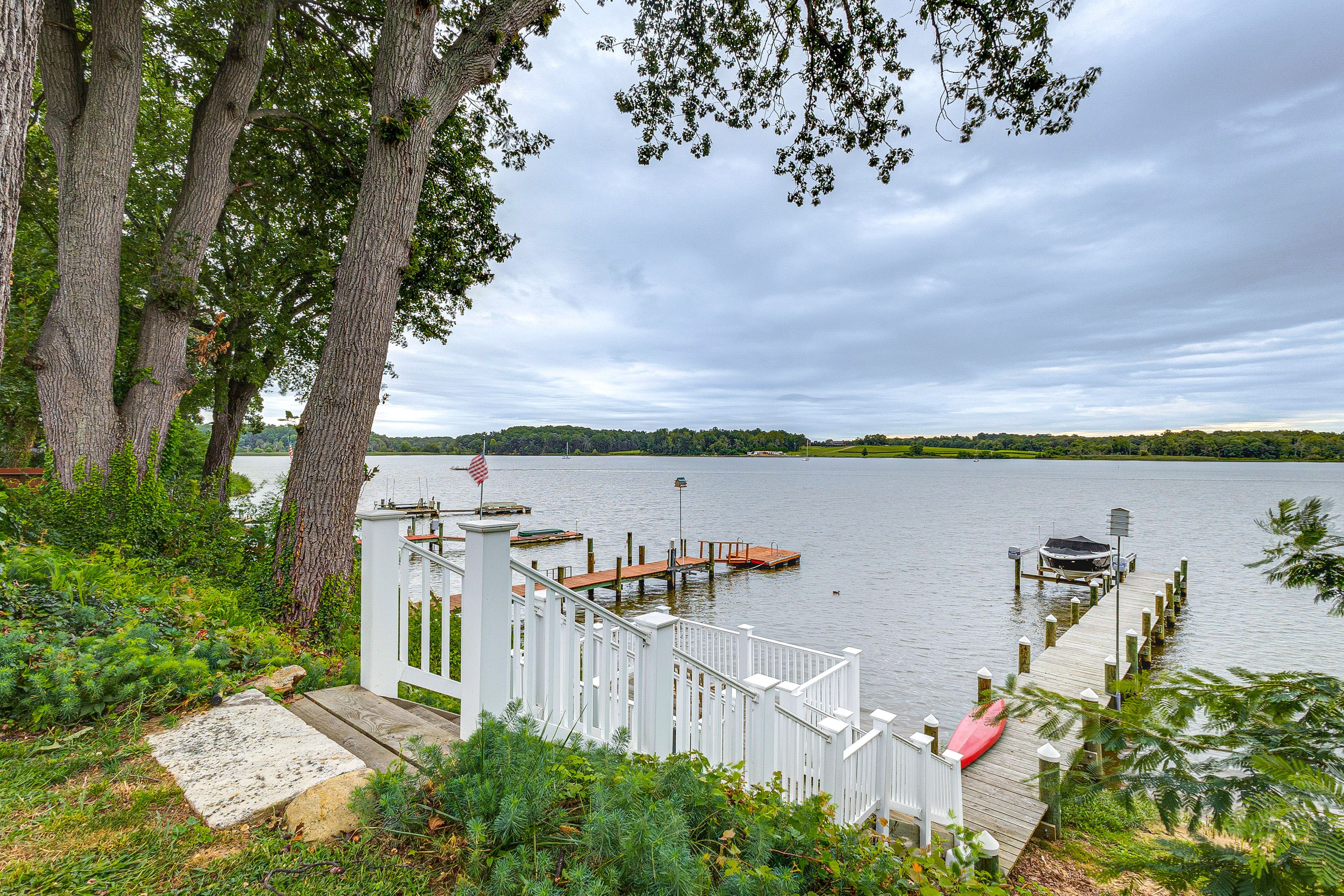 Private Dock (Kayak Accessible, No Boat Docking)