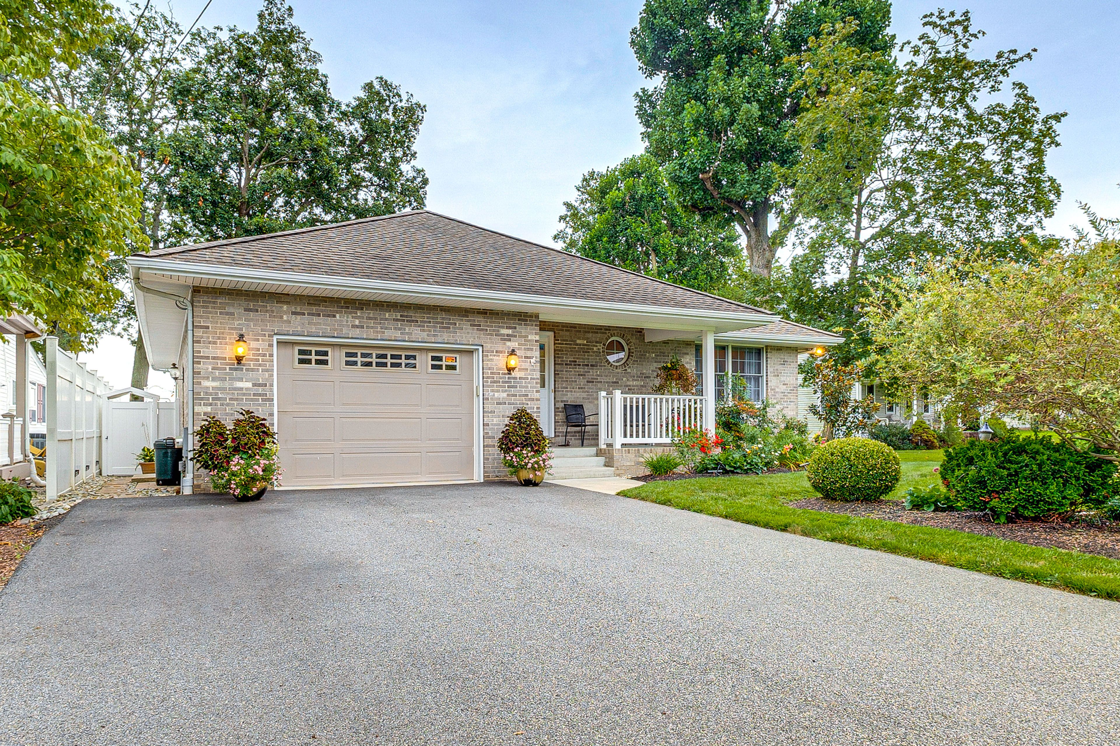 Parking | Driveway (3 Vehicles)