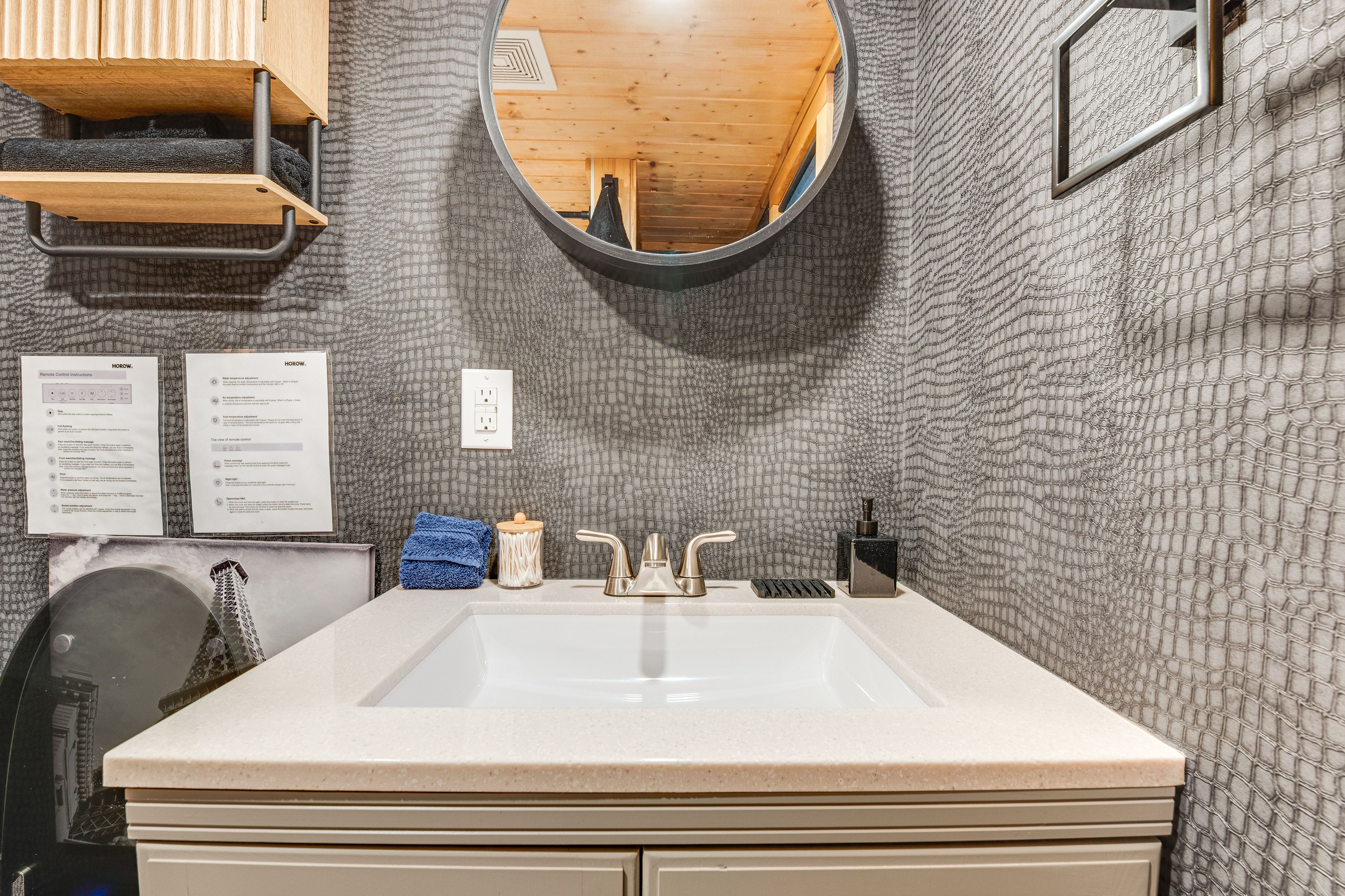 Full Bathroom | Towels Provided | Complimentary Toiletries