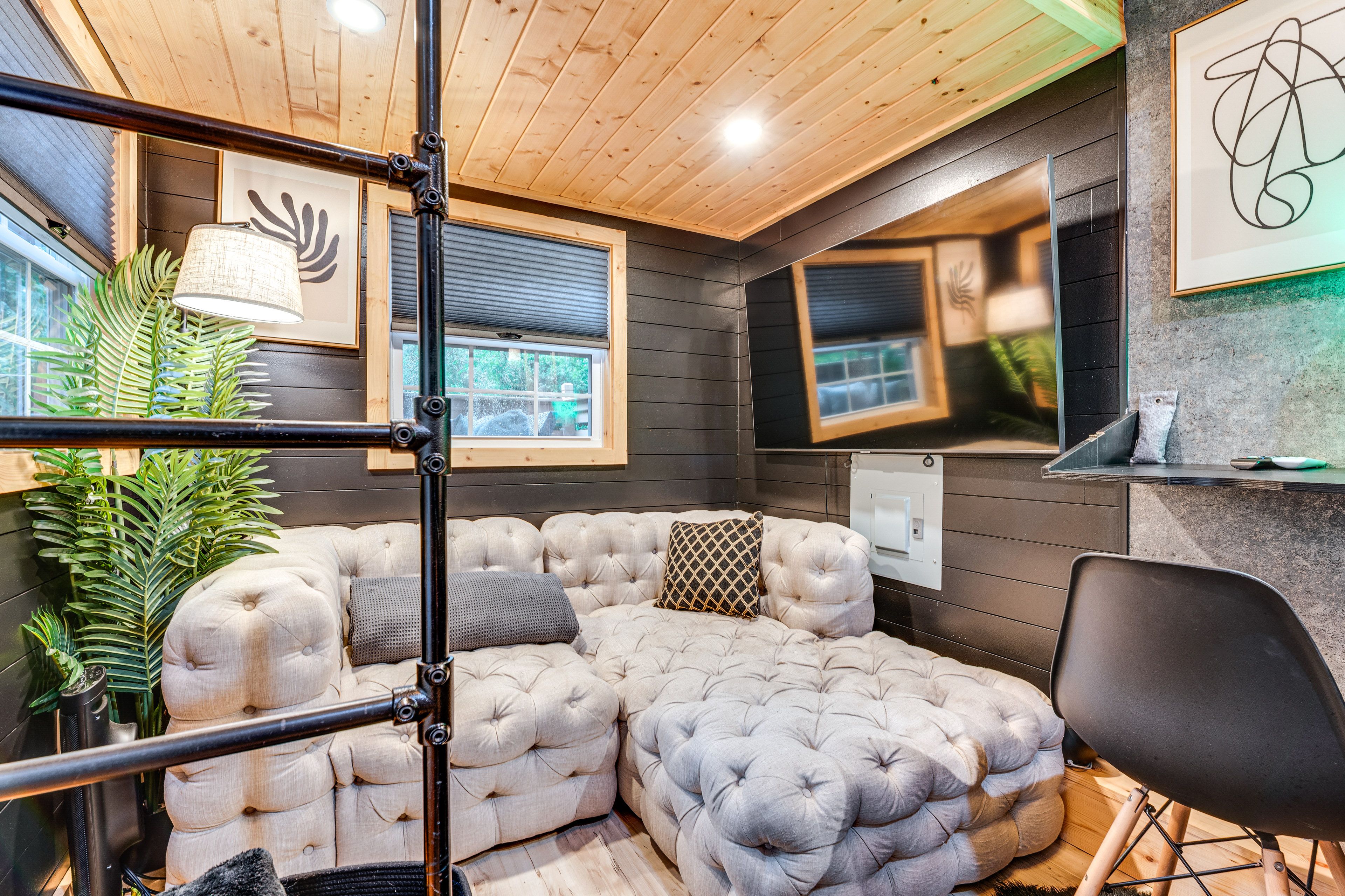 Living Room | Smart TV