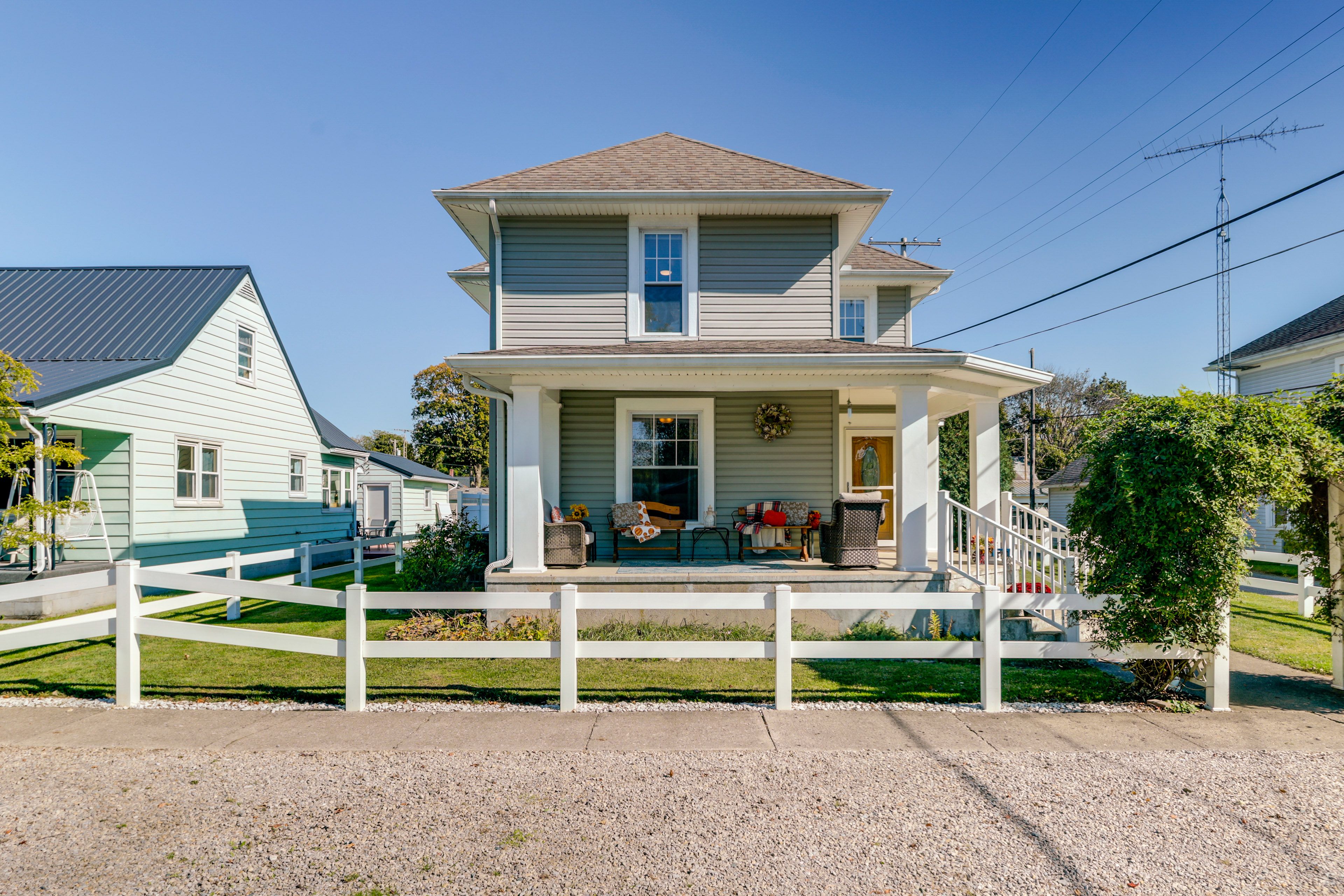 West Liberty Vacation Rental | 6BR | 2BA | 2,000 Sq Ft | Stairs Required